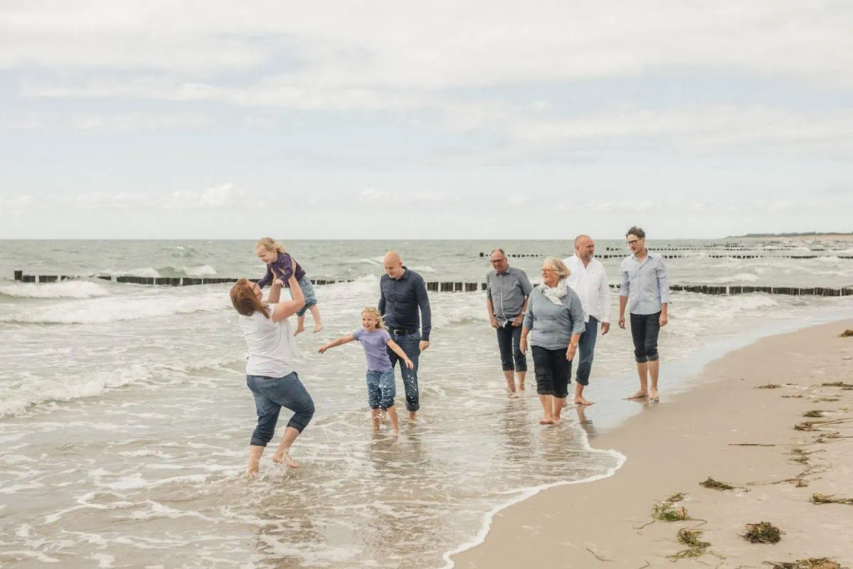 Familienfotos Rostock, Familienfotograf Rostock, Familienfotograf Rügen, Familienfotograf Hamburg, Familienfotos Rostock, Familienshooting Rostock, Babyfotos Rostock, Babyfotograf Rostock, Babybilder Rostock, Familienfotos am Strand, Familienhooting an der Ostsee, Familienshooting im Urlaub