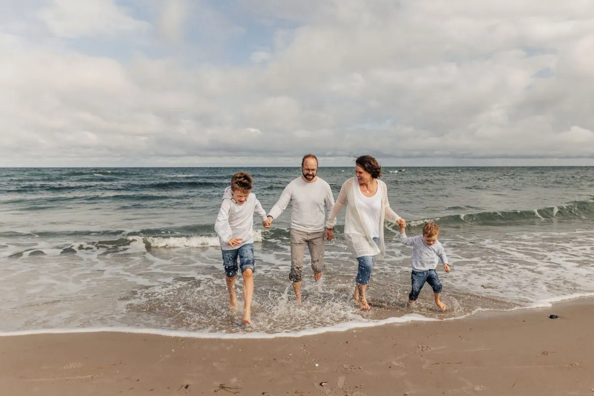 Familienfotos Rostock, Familienfotograf Rostock, Familienfotograf Rügen, Familienfotograf Hamburg, Familienfotos Rostock, Familienshooting Rostock, Babyfotos Rostock, Babyfotograf Rostock, Babybilder Rostock, Familienshooting an der Ostsee