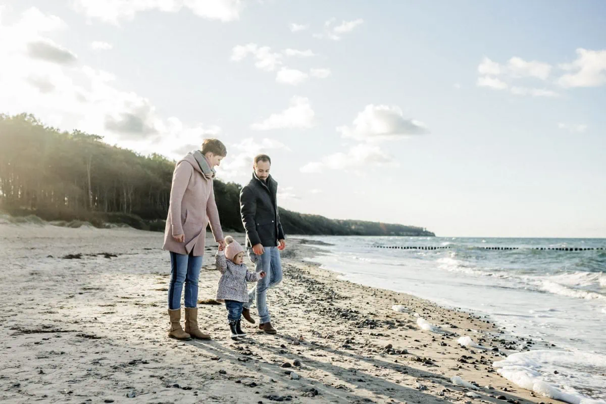 Familienfotos Rostock, Familienfotograf Rostock, Familienfotograf Rügen, Familienfotograf Hamburg, Familienfotos Rostock, Familienshooting Rostock, Babyfotos Rostock, Babyfotograf Rostock, Babybilder Rostock, Familienfotos am Strand, Familienhooting an der Ostsee, Familienshooting im Urlaub