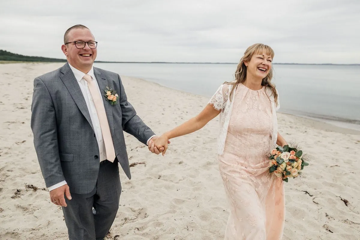 Hochzeitsfotos Rostock, Hochzeitsfotos Ruegen, Hochzeit Fotos Rostock, Hochzeitsfotograf Rostock, Hochzeitsfotografin Rostock, Hochzeitsfotograf Warnemuende, Hochzeitsfotograf Ruegen, Hochzeitsfotograf Usedom, Hochzeitsfotograf Zingst, Hochzeitsfotograf Ahrenshoop, Hochzeitsfotograf Stralsund, Hochzeitsfotograf Greifswald, Hochzeitsfotograf Kuehlungsborn, Hochzeitsfotograf Ostsee, Hochzeitsfotograf Dierhagen, Hochzeitsfotograf Mecklenburg Vorpommern, Hochzeitfotograf MV, Hochzeitsfotografie Rostock, Hochzeitsfotografie Ruegen, Hochzeitsbilder Rostock, fotograf hochzeit rostock, fotograf hochzeit ruegen, fotograf hochzeit usedom, hochzeitsfotografin ostsee, Brautpaarfotos Rostock, heiraten in MV, an der Ostsee heiraten, Hochzeitsfotograf Binz