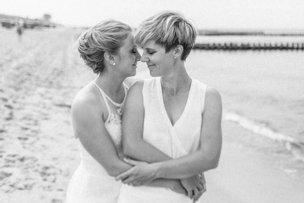 Hochzeitsfotos Rostock, Hochzeitsfotos Ruegen, Hochzeit Fotos Rostock, Hochzeitsfotograf Rostock, Hochzeitsfotografin Rostock, Hochzeitsfotograf Warnemuende, Hochzeitsfotograf Ruegen, Hochzeitsfotograf Usedom, Hochzeitsfotograf Zingst, Hochzeitsfotograf Ahrenshoop, Hochzeitsfotograf Stralsund, Hochzeitsfotograf Greifswald, Hochzeitsfotograf Kuehlungsborn, Hochzeitsfotograf Ostsee, Hochzeitsfotograf Dierhagen, Hochzeitsfotograf Mecklenburg Vorpommern, Hochzeitfotograf MV, Hochzeitsfotografie Rostock, Hochzeitsfotografie Ruegen, Hochzeitsbilder Rostock, fotograf hochzeit rostock, fotograf hochzeit ruegen, fotograf hochzeit usedom, hochzeitsfotografin ostsee, Brautpaarfotos Rostock, heiraten in MV, an der Ostsee heiraten, Hochzeitsfotograf Binz