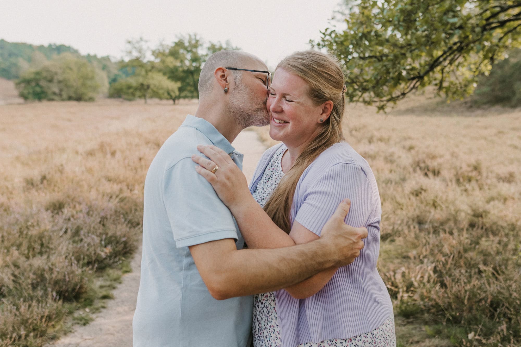 Familienshooting Hamburg, Familienfoto Hamburg, Familienfotograf Hamburg, Familienfotos draußen, natürliche Familienfotos, Familienbilder in der Fischbeker Heide, Familienfotografin Hamburg