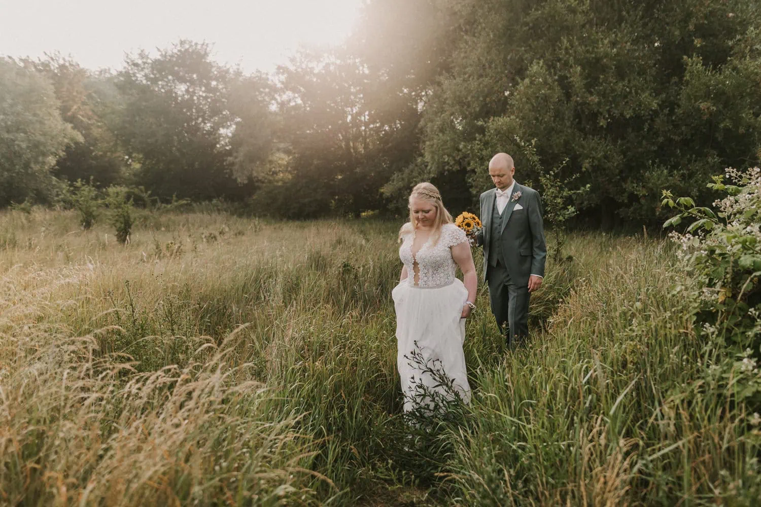 Hochzeitsfotograf Rostock; hochwertige Hochzeitsfotos Rostock; Hochzeit Fotos Rostock; Hochzeitsfotografin Rostock; Hochzeitsfotograf Ostsee; Hochzeitsfotograf Mecklenburg Vorpommern; Hochzeitfotograf MV; Hochzeitsfotografie Rostock; Hochzeitsbilder Rostock; fotograf hochzeit rostock; fotograf hochzeit ruegen; fotograf hochzeit usedom; hochzeitsfotografin ostsee; Brautpaarfotos Rostock; heiraten in MV; an der Ostsee heiraten; Rosenhof Groß Siemen; Hochzeitsreportage Rostock; Getting Ready; freie Trauung Rostock; Brautpaarshooting Rostock