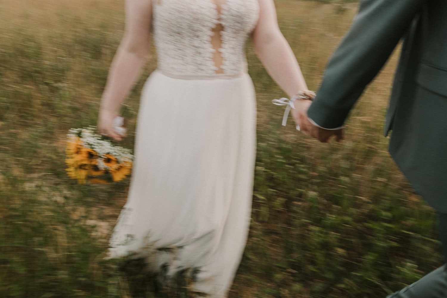 Hochzeitspaar am Ostseestrand