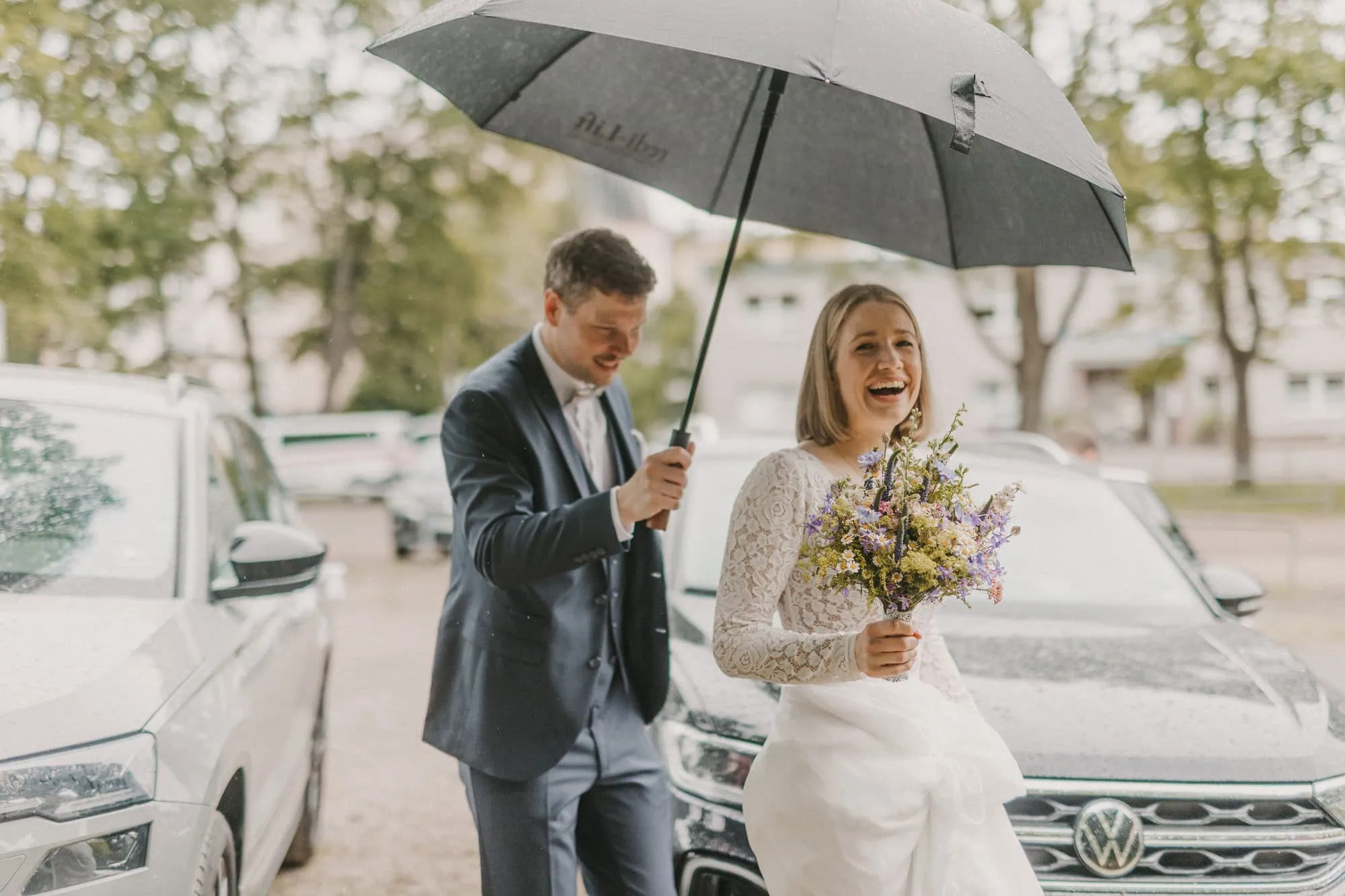 Brautpaar vorm Standesamt auf Usedom