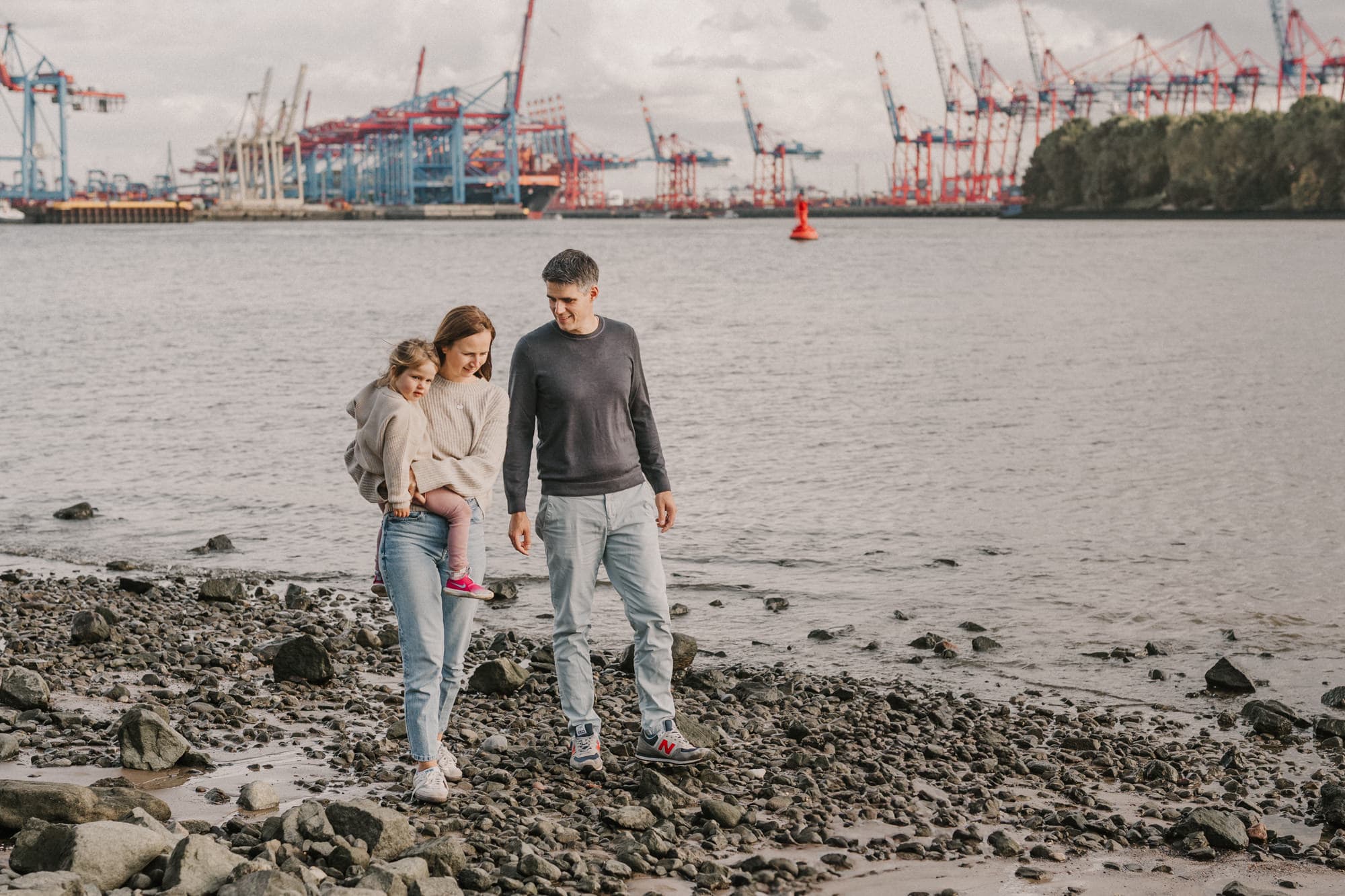 Familienshooting Hamburg, Familienfotos Rostock, Familienfotograf Rostock, Familienfotograf Hamburg, Fischbeker Heide, Familienfotos Rostock, Familienshooting Rostock, Familienshooting Elbstrand, Familienfotos draußen