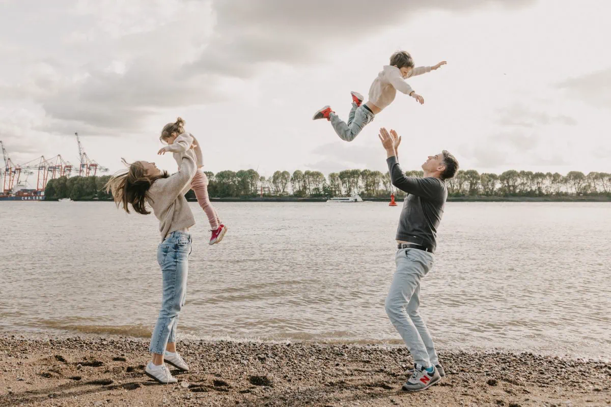 Familienshooting Hamburg, Familienfotos Rostock, Familienfotograf Rostock, Familienfotograf Hamburg, Fischbeker Heide, Familienfotos Rostock, Familienshooting Rostock, Familienshooting Elbstrand, Familienfotos draußen