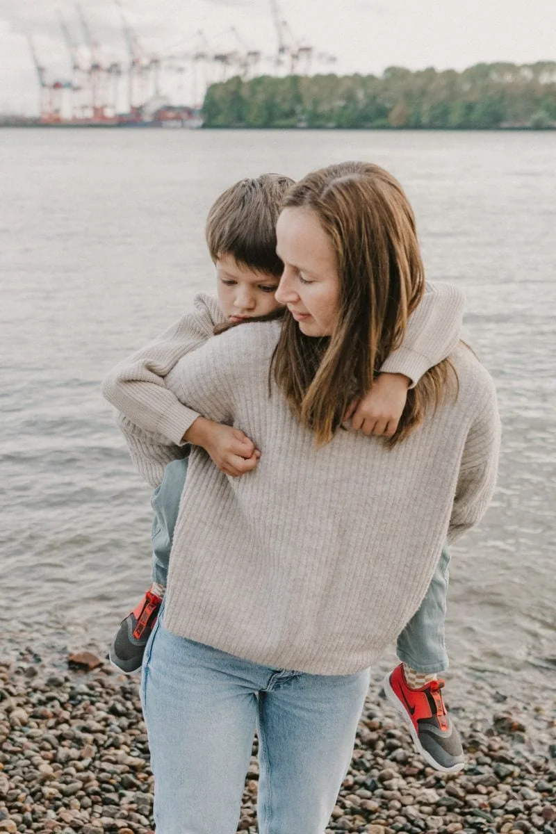 Familienshooting Hamburg, Familienfotos Rostock, Familienfotograf Rostock, Familienfotograf Hamburg, Fischbeker Heide, Familienfotos Rostock, Familienshooting Rostock, Familienshooting Elbstrand, Familienfotos draußen