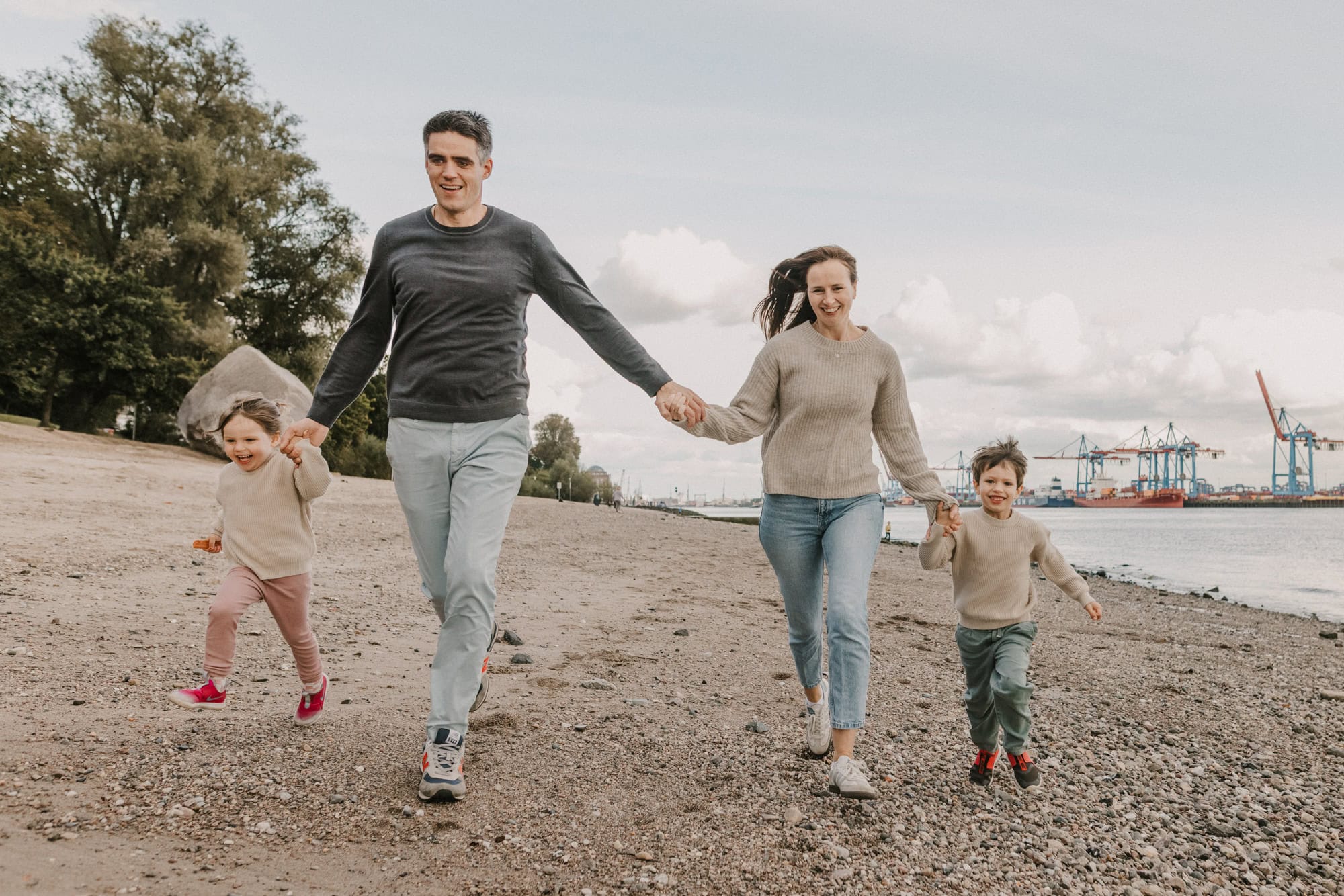 Familienshooting Hamburg, Familienfotos Rostock, Familienfotograf Rostock, Familienfotograf Hamburg, Fischbeker Heide, Familienfotos Rostock, Familienshooting Rostock, Familienshooting Elbstrand, Familienfotos draußen