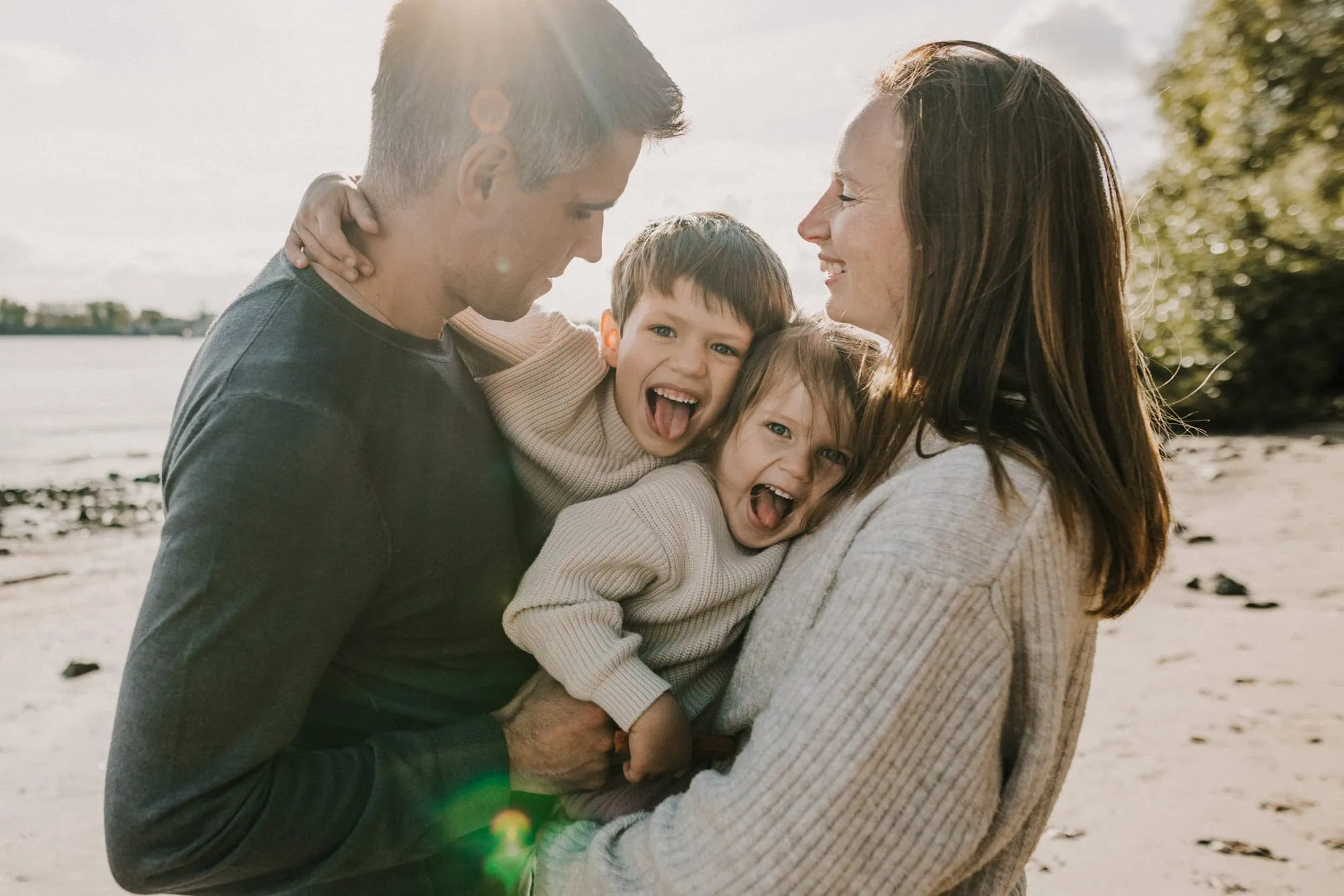 Familienshooting Hamburg, Familienfotos Rostock, Familienfotograf Rostock, Familienfotograf Hamburg, Fischbeker Heide, Familienfotos Rostock, Familienshooting Rostock, Familienshooting Elbstrand, Familienfotos draußen