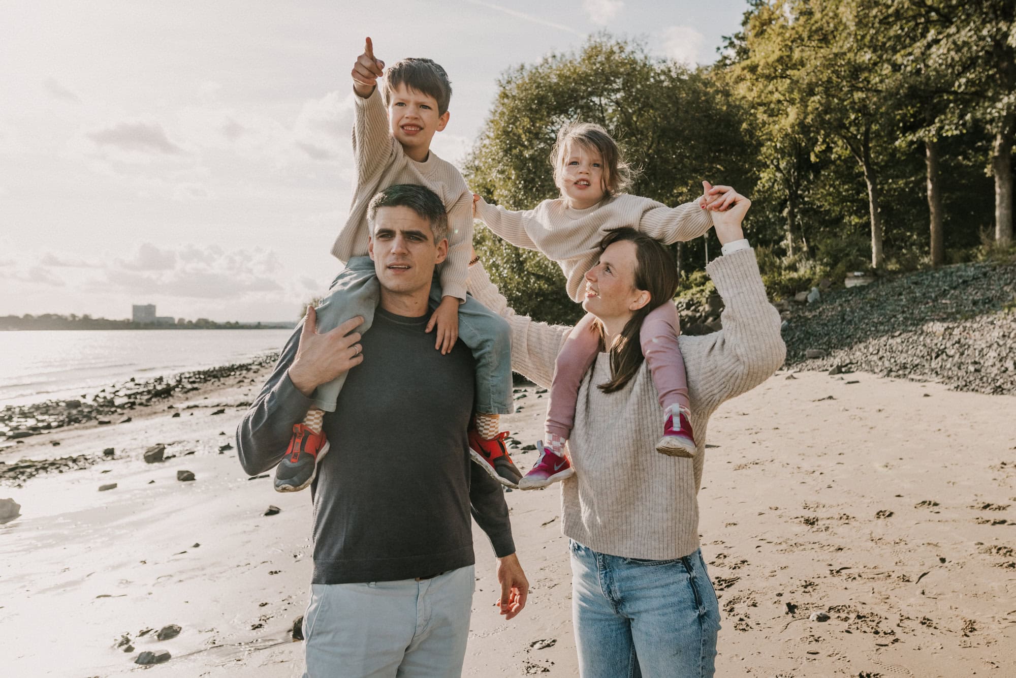 Familienshooting Hamburg, Familienfotos Rostock, Familienfotograf Rostock, Familienfotograf Hamburg, Fischbeker Heide, Familienfotos Rostock, Familienshooting Rostock, Familienshooting Elbstrand, Familienfotos draußen