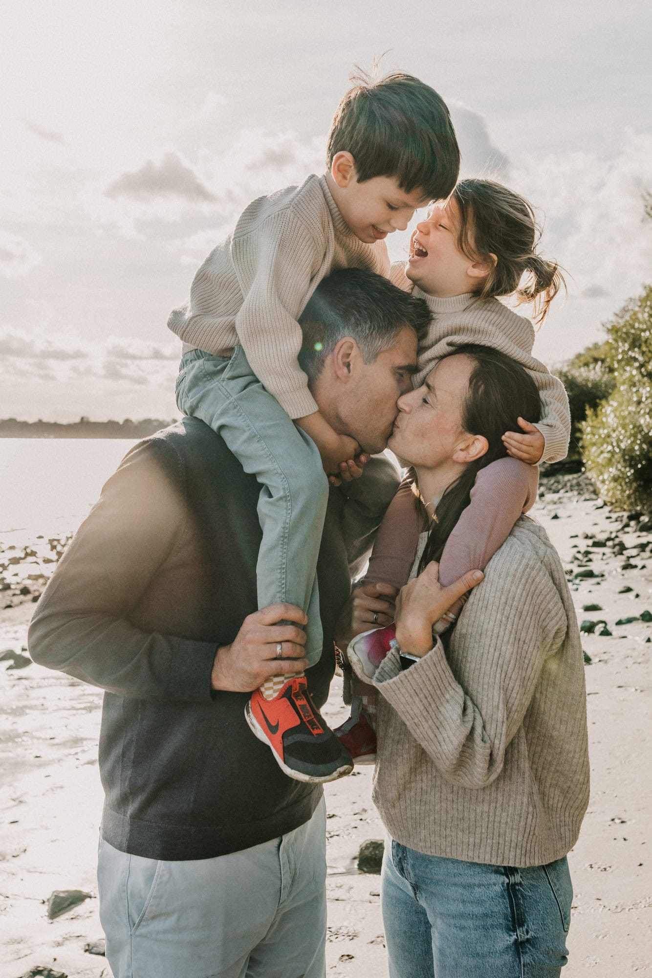 Familienshooting Hamburg, Familienfotos Rostock, Familienfotograf Rostock, Familienfotograf Hamburg, Fischbeker Heide, Familienfotos Rostock, Familienshooting Rostock, Familienshooting Elbstrand, Familienfotos draußen