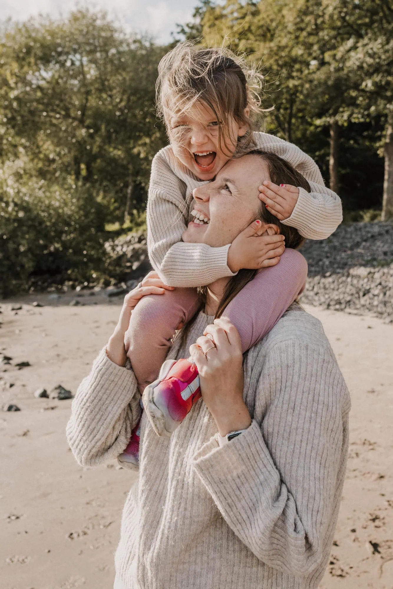 Familienshooting Hamburg, Familienfotos Rostock, Familienfotograf Rostock, Familienfotograf Hamburg, Fischbeker Heide, Familienfotos Rostock, Familienshooting Rostock, Familienshooting Elbstrand, Familienfotos draußen