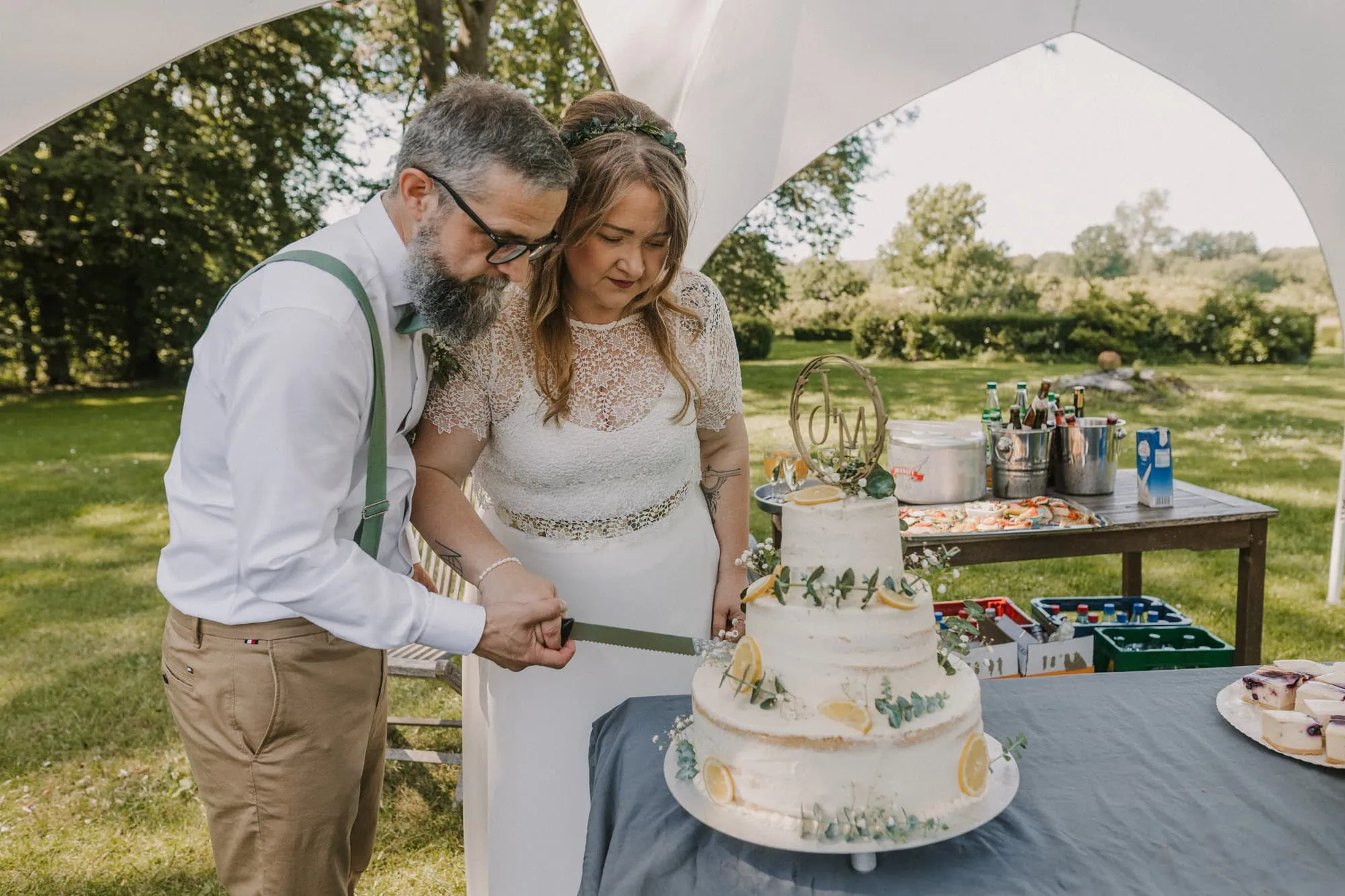 Hochzeitsfotograf Rostock; hochwertige Hochzeitsfotos Rostock; Hochzeit Fotos Rostock; Hochzeitsfotografin Rostock; Hochzeitsfotograf Mecklenburg Vorpommern; Hochzeitfotograf MV; Hochzeitsfotografie Rostock; Hochzeitsbilder Rostock; fotograf hochzeit rostock; Brautpaarfotos Rostock; heiraten in MV; Rosenhof Groß Siemen