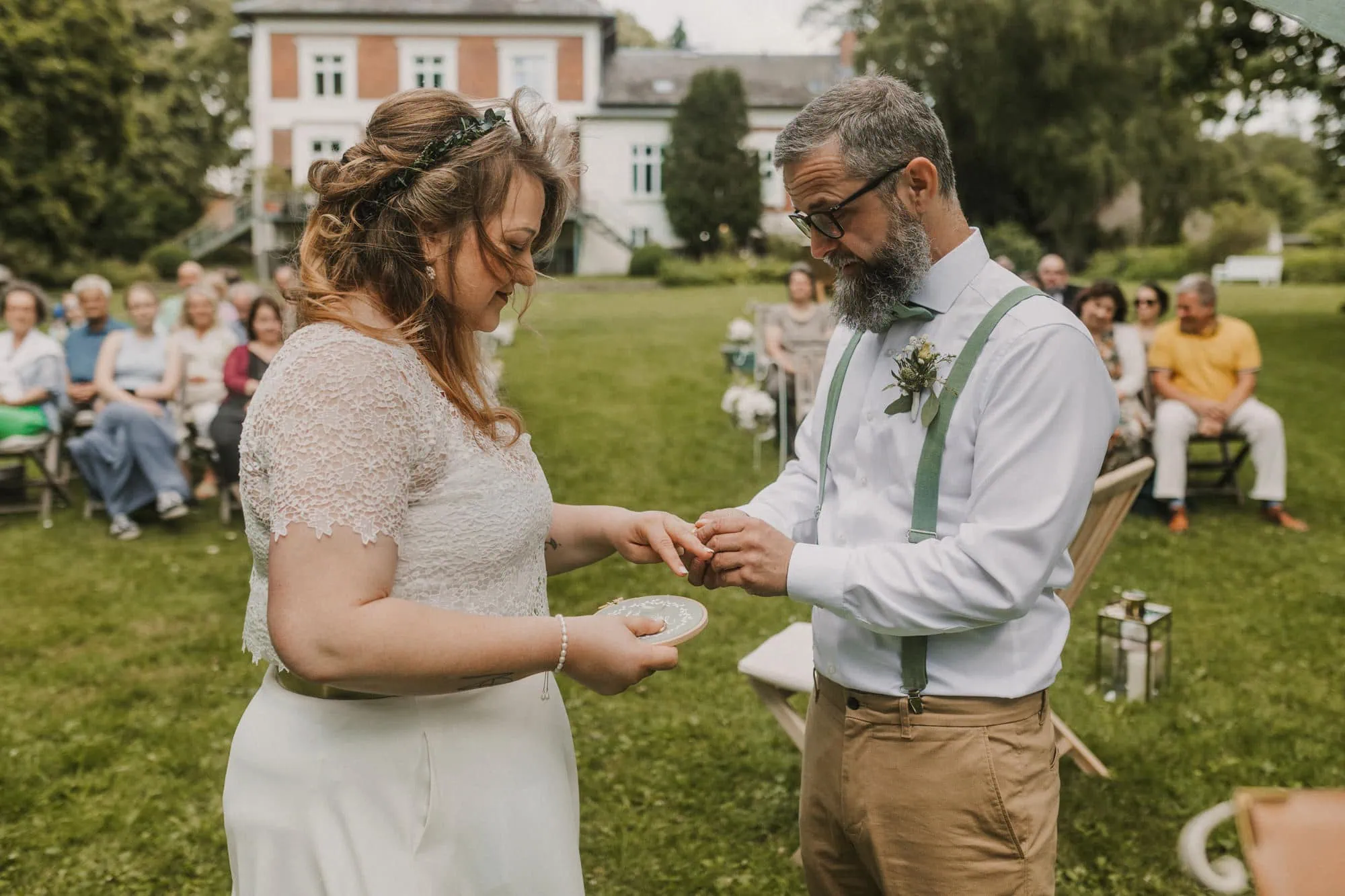 Hochzeitsfotograf Rostock; hochwertige Hochzeitsfotos Rostock; Hochzeit Fotos Rostock; Hochzeitsfotografin Rostock; Hochzeitsfotograf Mecklenburg Vorpommern; Hochzeitfotograf MV; Hochzeitsfotografie Rostock; Hochzeitsbilder Rostock; fotograf hochzeit rostock; Brautpaarfotos Rostock; heiraten in MV; Rosenhof Groß Siemen