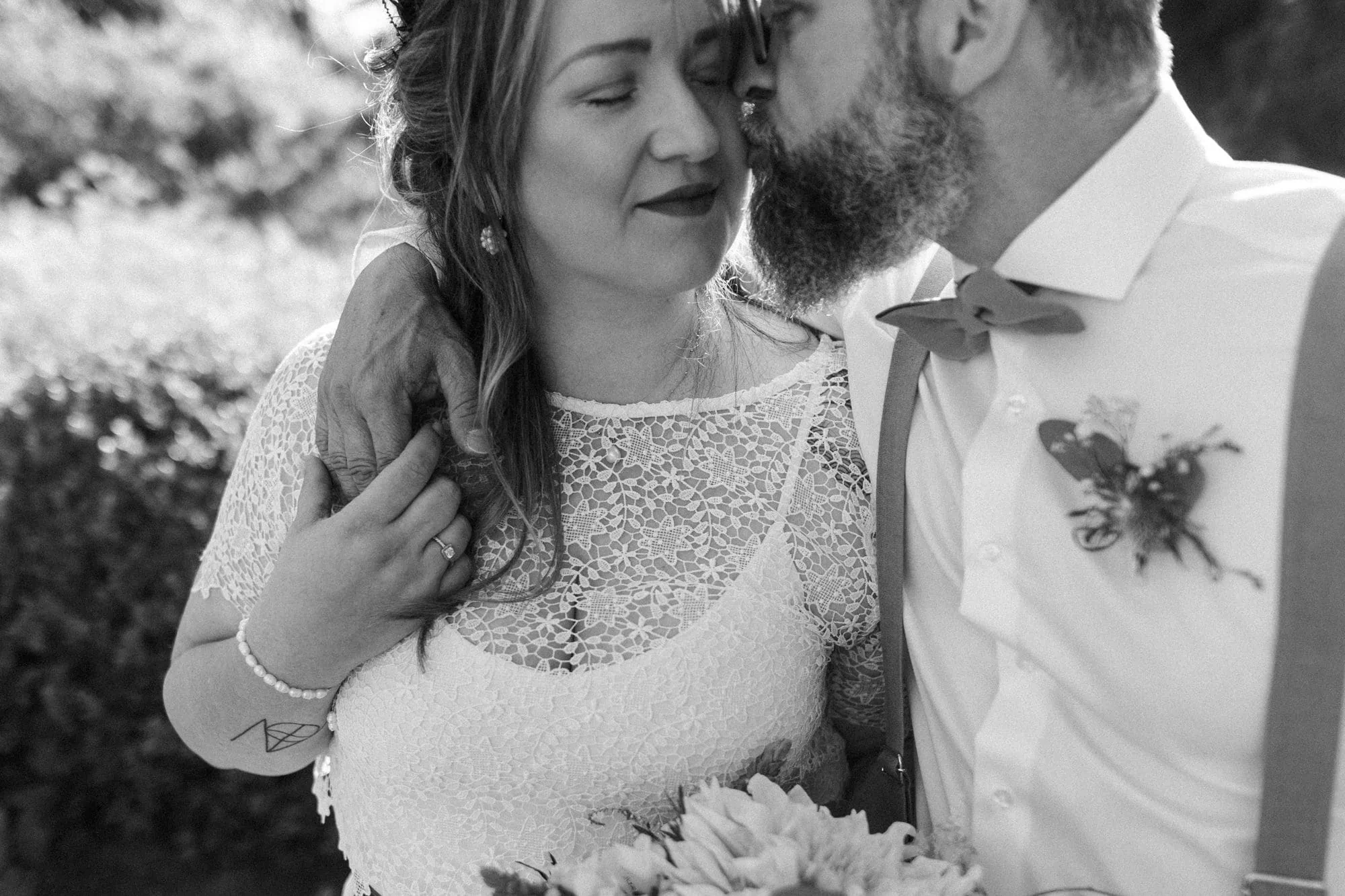 Hochzeitsfotograf Rostock; hochwertige Hochzeitsfotos Rostock; Hochzeit Fotos Rostock; Hochzeitsfotografin Rostock; Hochzeitsfotograf Mecklenburg Vorpommern; Hochzeitfotograf MV; Hochzeitsfotografie Rostock; Hochzeitsbilder Rostock; fotograf hochzeit rostock; Brautpaarfotos Rostock; heiraten in MV; Rosenhof Groß Siemen