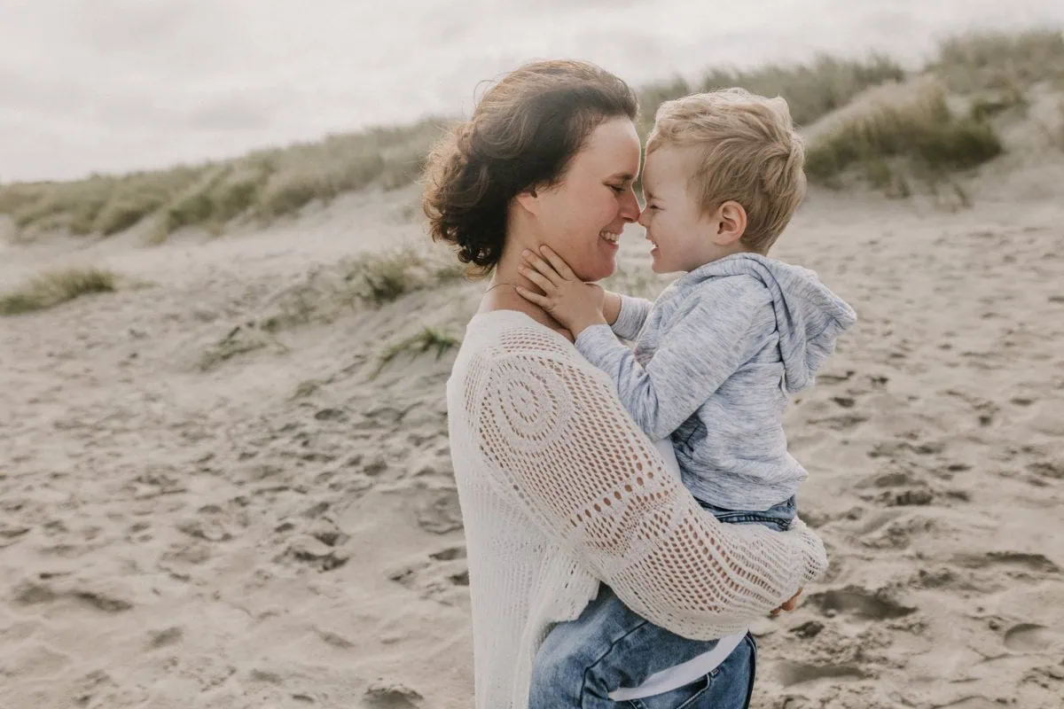 Familienshooting Rostock, Familienfotos Rostock, Familienfotograf Rostock, Familienfotos draußen, natülriche Familienfotos, Familienbilder an der Ostsee, Familienfotografin Rostock