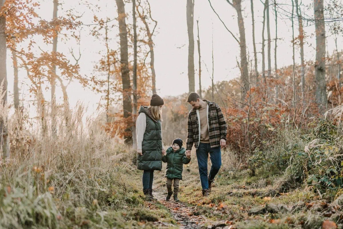 Familienshooting Rostock, Familienfotos Rostock, Familienfotograf Rostock, Familienfotos draußen, natürliche Familienfotos, Familienbilder an der Ostsee, Familienfotografin Rostock