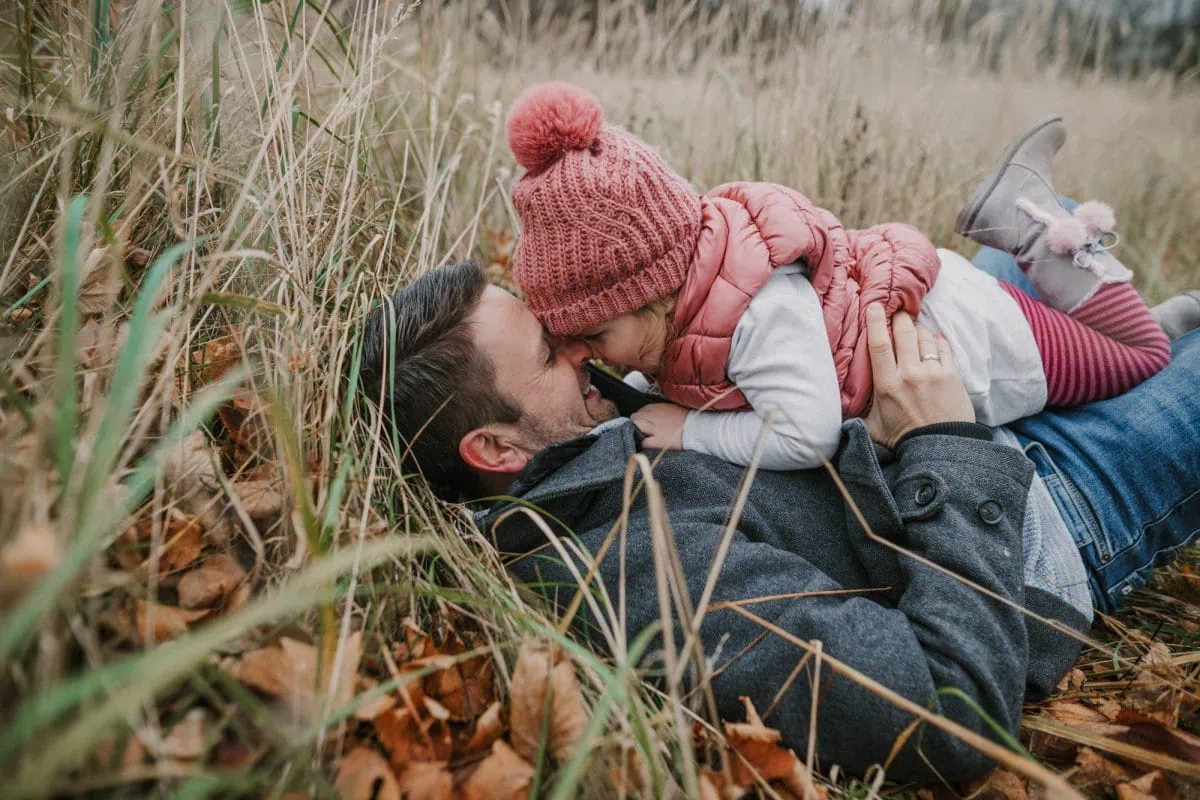 Familienshooting Rostock, Familienfotos Rostock, Familienfotograf Rostock, Familienfotos draußen, natürliche Familienfotos, Familienbilder an der Ostsee, Familienfotografin Rostock