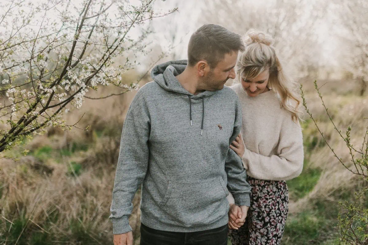 Paarfotos Rostock, Paerchenfotos Rostock, Paarfotograf Rostock, romantische Paarbilder Rostock, Pärchenfotos Strand, Babybauchfotos mit Partner, Gutschein für ein Paarshooting Rostock, Paarshooting Strand, Fotoshooting Paare Rostock; Fotoshooting Paare Hamburg, Fotoshooting Paare MV