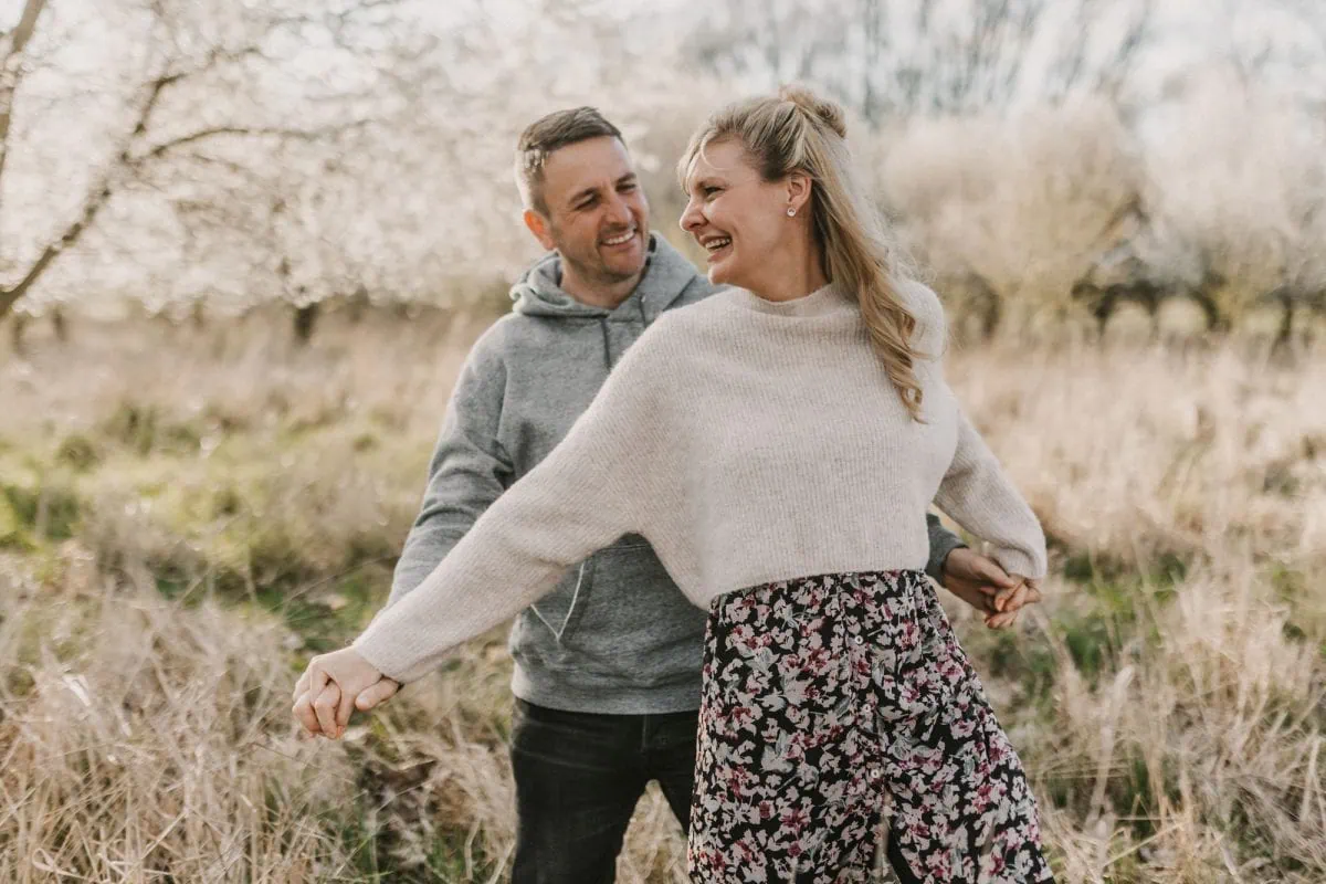 Paarfotos Rostock, Paerchenfotos Rostock, Paarfotograf Rostock, romantische Paarbilder Rostock, Pärchenfotos Strand, Babybauchfotos mit Partner, Gutschein für ein Paarshooting Rostock, Paarshooting Strand, Fotoshooting Paare Rostock; Fotoshooting Paare Hamburg, Fotoshooting Paare MV