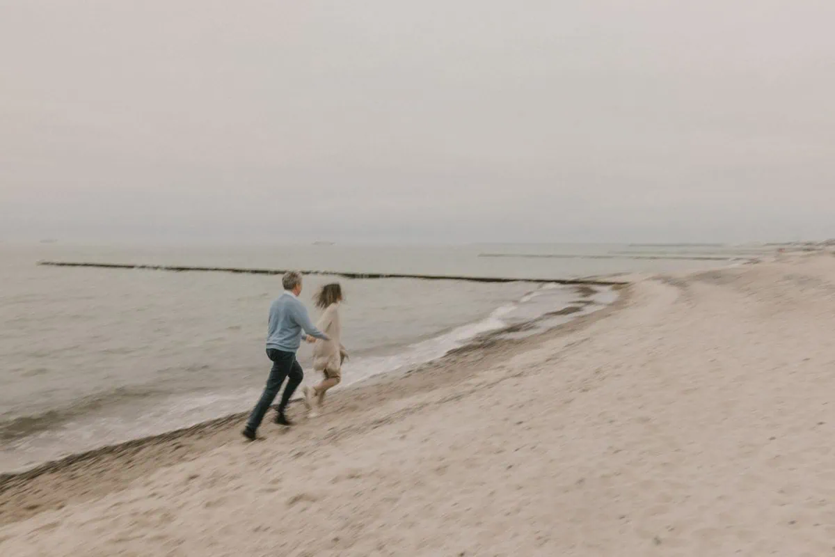Paarfotos Rostock, Paerchenfotos Rostock, Paarfotograf Rostock, romantische Paarbilder Rostock, Pärchenfotos Strand, Verlobung Rostock, Gutschein für ein Paarshooting Rostock, Paarshooting Strand, Fotoshooting Paare Rostock, Fotoshooting Paare Hamburg, Fotoshooting Paare Ruegen, Paarfotos Warnemuende, Paarshooting Ostsee