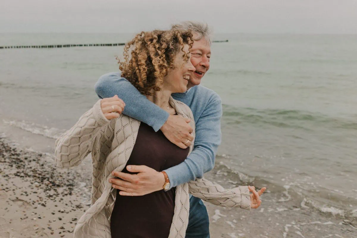 Paarfotos Rostock, Paerchenfotos Rostock, Paarfotograf Rostock, romantische Paarbilder Rostock, Pärchenfotos Strand, Verlobung Rostock, Gutschein für ein Paarshooting Rostock, Paarshooting Strand, Fotoshooting Paare Rostock, Fotoshooting Paare Hamburg, Fotoshooting Paare Ruegen, Paarfotos Warnemuende, Paarshooting Ostsee