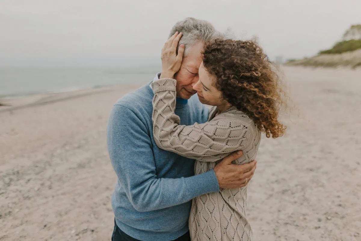 Paarfotos Rostock, Paerchenfotos Rostock, Paarfotograf Rostock, romantische Paarbilder Rostock, Pärchenfotos Strand, Verlobung Rostock, Gutschein für ein Paarshooting Rostock, Paarshooting Strand, Fotoshooting Paare Rostock, Fotoshooting Paare Hamburg, Fotoshooting Paare Ruegen, Paarfotos Warnemuende, Paarshooting Ostsee