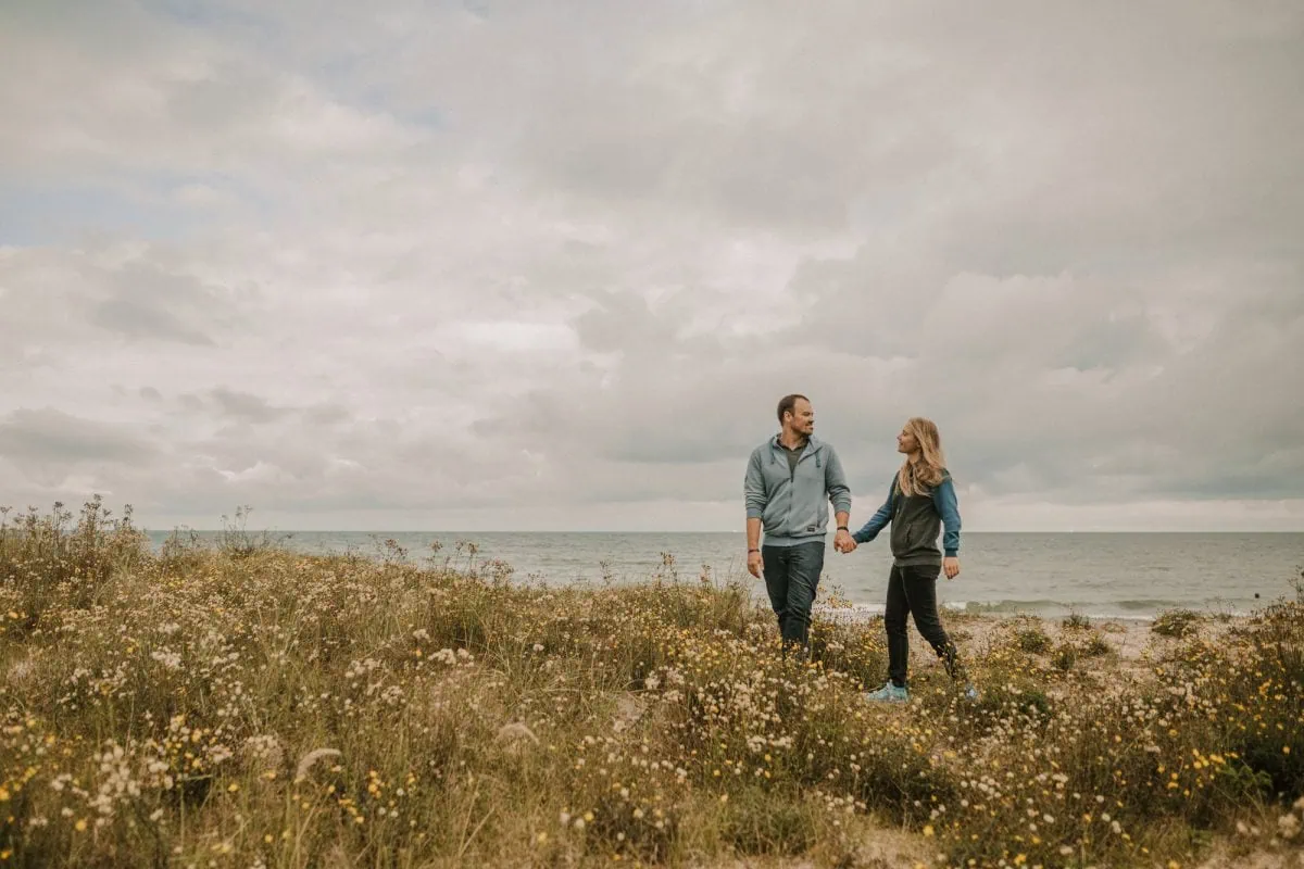 Paarfotos Rostock, Paerchenfotos Rostock, Paarfotograf Rostock, romantische Paarbilder Rostock, Pärchenfotos Strand, Babybauchfotos mit Partner, Gutschein für ein Paarshooting Rostock, Paarshooting Strand, Fotoshooting Paare Rostock; Fotoshooting Paare Hamburg, Fotoshooting Paare MV