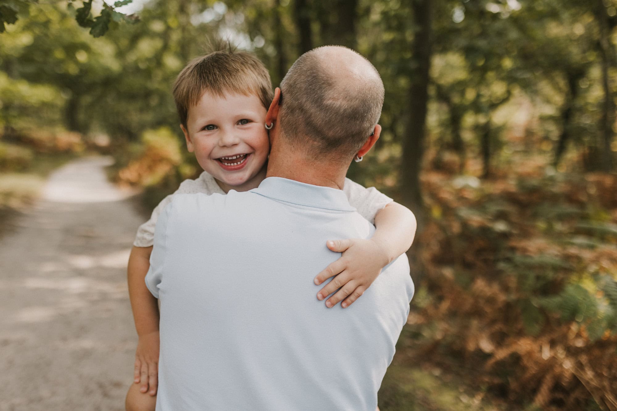 Familienshooting Hamburg, Familienfoto Hamburg, Familienfotograf Hamburg, Familienfotos draußen, natürliche Familienfotos, Familienbilder in der Fischbeker Heide, Familienfotografin Hamburg