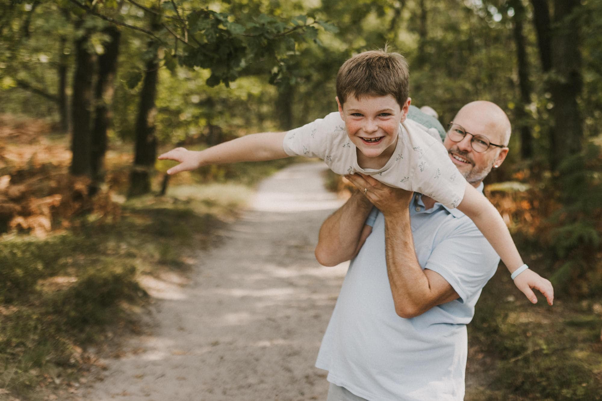 Familienshooting Hamburg, Familienfoto Hamburg, Familienfotograf Hamburg, Familienfotos draußen, natürliche Familienfotos, Familienbilder in der Fischbeker Heide, Familienfotografin Hamburg