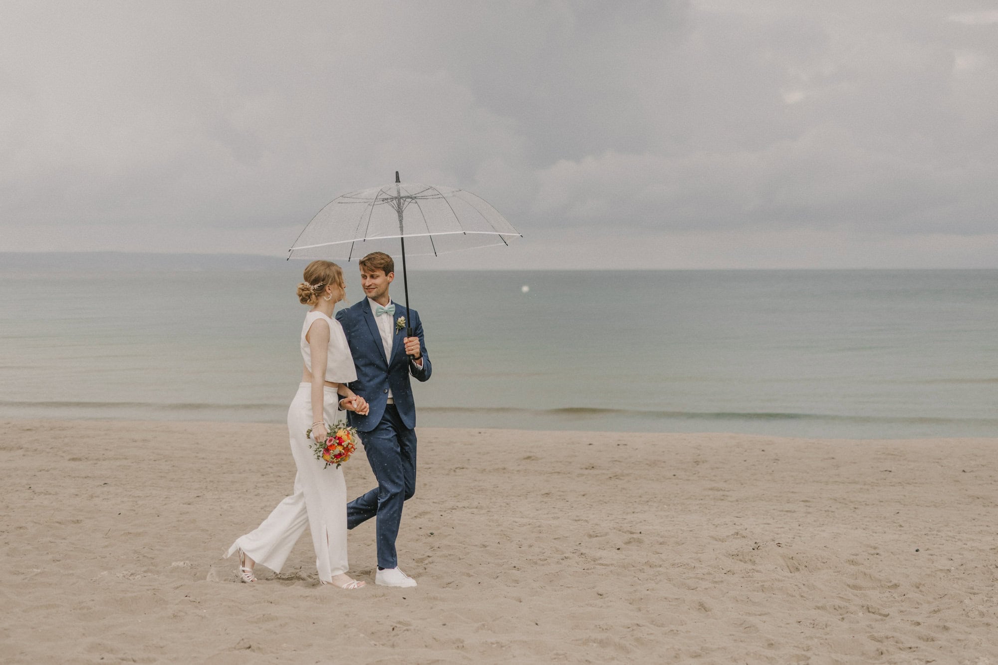 hochzeitsfotograf ruegen, hochzeitsfotografin ruegen, hochzeitsbilder ruegen, hochzeitsfotos ruegen, hochzeitsfotograf binz, hochzeitsfotografin binz, hochzeitsfotos binz, hochzeitsbilder binz, stranhochzeit ruegen, strandhochzeit binz, heiraten an der ostsee, müther turm, besondere hochzeitsfotos, trauung am meer