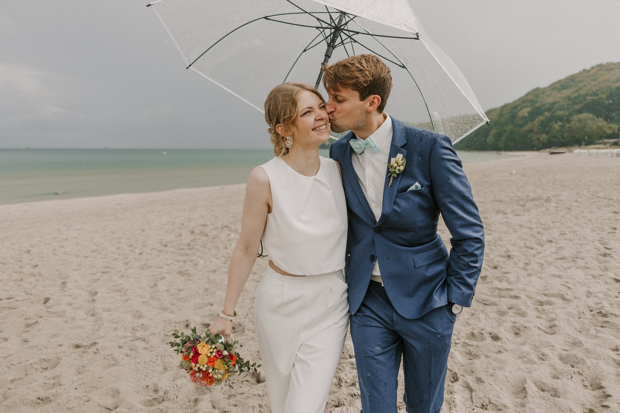hochzeitsfotograf ruegen, hochzeitsfotografin ruegen, hochzeitsbilder ruegen, hochzeitsfotos ruegen, hochzeitsfotograf binz, hochzeitsfotografin binz, hochzeitsfotos binz, hochzeitsbilder binz, stranhochzeit ruegen, strandhochzeit binz, heiraten an der ostsee, müther turm, besondere hochzeitsfotos, trauung am meer