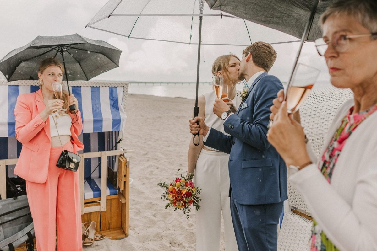 hochzeitsfotograf ruegen, hochzeitsfotografin ruegen, hochzeitsbilder ruegen, hochzeitsfotos ruegen, hochzeitsfotograf binz, hochzeitsfotografin binz, hochzeitsfotos binz, hochzeitsbilder binz, stranhochzeit ruegen, strandhochzeit binz, heiraten an der ostsee, müther turm, besondere hochzeitsfotos, trauung am meer