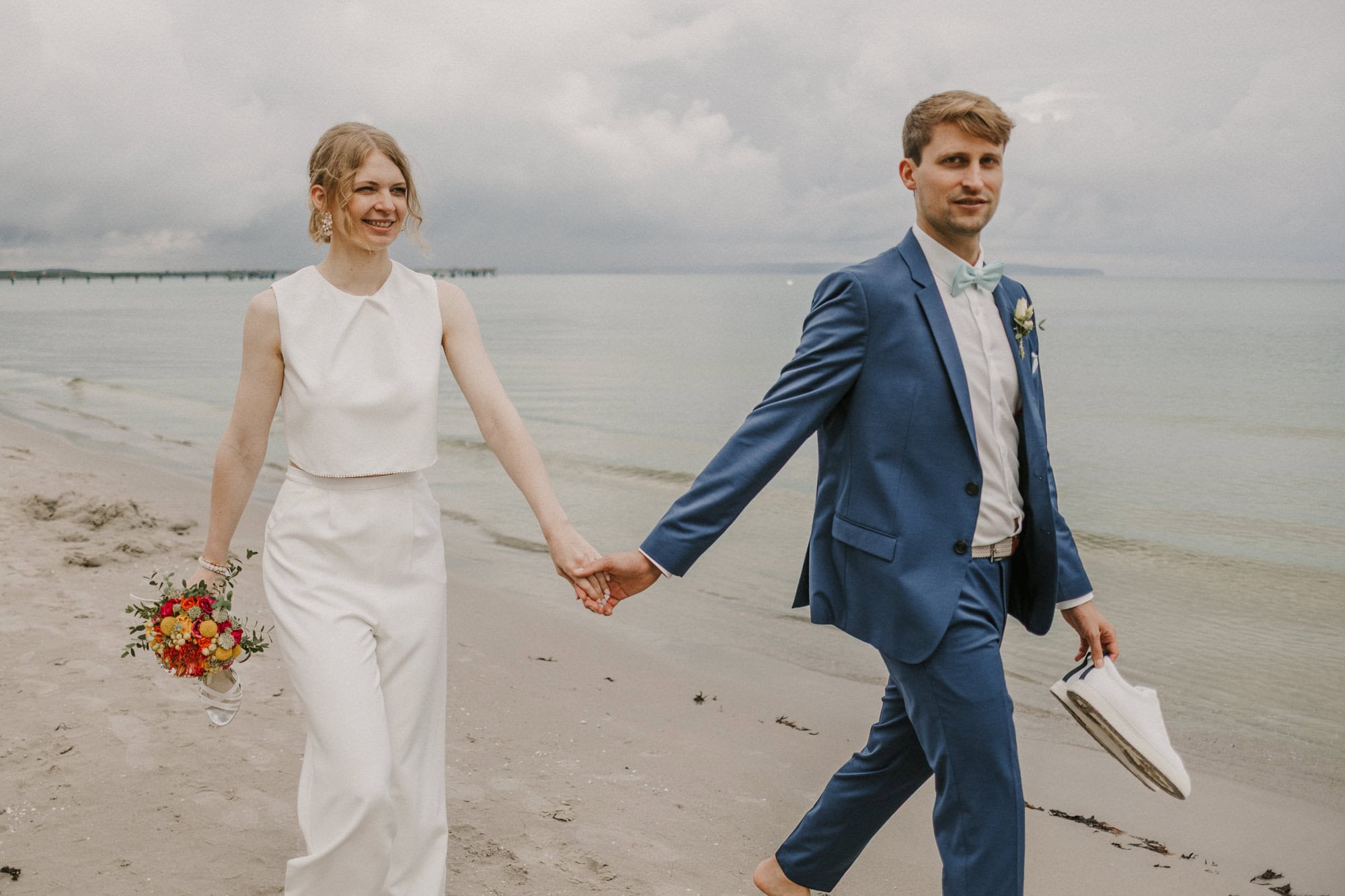 hochzeitsfotograf ruegen, hochzeitsfotografin ruegen, hochzeitsbilder ruegen, hochzeitsfotos ruegen, hochzeitsfotograf binz, hochzeitsfotografin binz, hochzeitsfotos binz, hochzeitsbilder binz, stranhochzeit ruegen, strandhochzeit binz, heiraten an der ostsee, müther turm, besondere hochzeitsfotos, trauung am meer