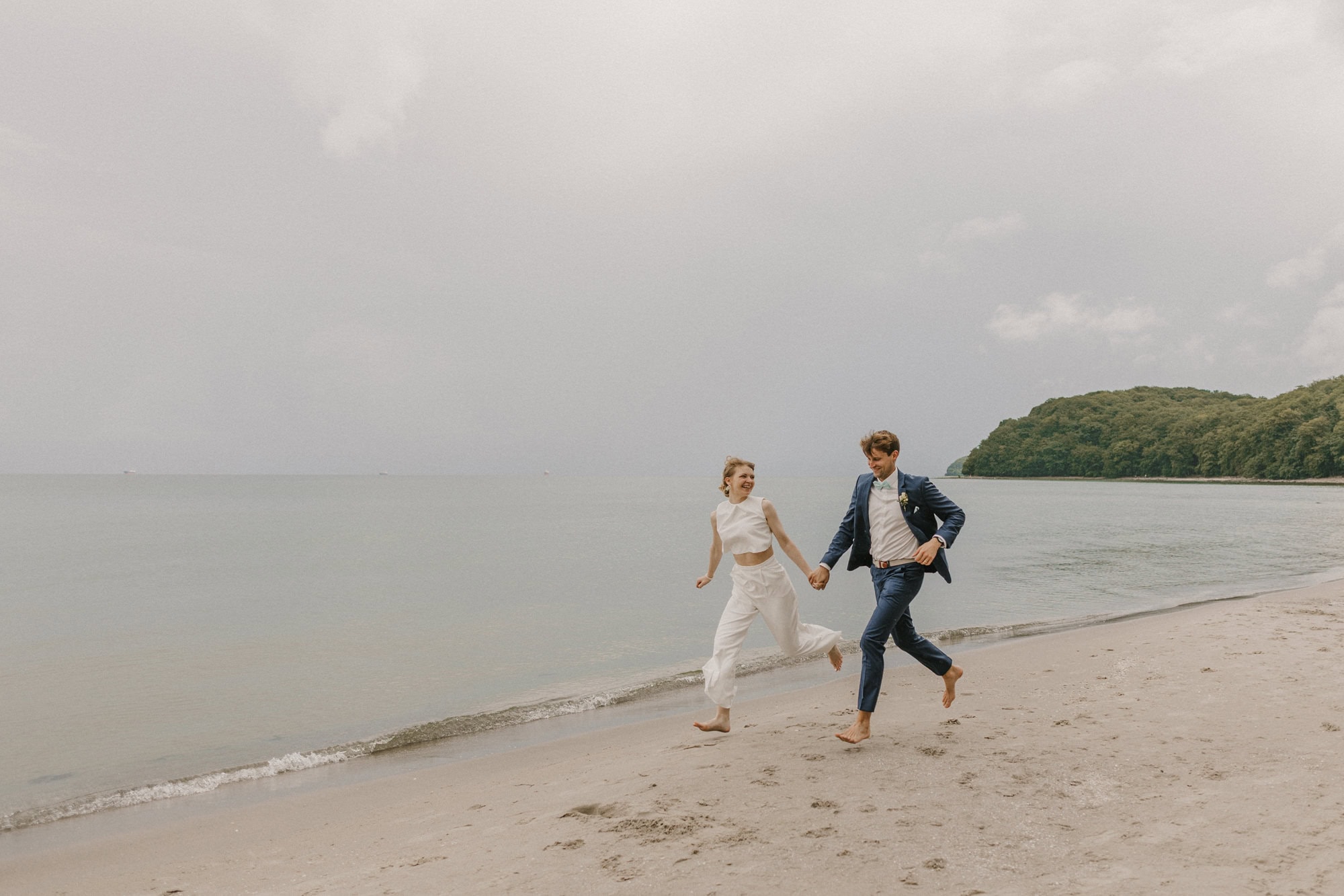 hochzeitsfotograf ruegen, hochzeitsfotografin ruegen, hochzeitsbilder ruegen, hochzeitsfotos ruegen, hochzeitsfotograf binz, hochzeitsfotografin binz, hochzeitsfotos binz, hochzeitsbilder binz, stranhochzeit ruegen, strandhochzeit binz, heiraten an der ostsee, müther turm, besondere hochzeitsfotos, trauung am meer