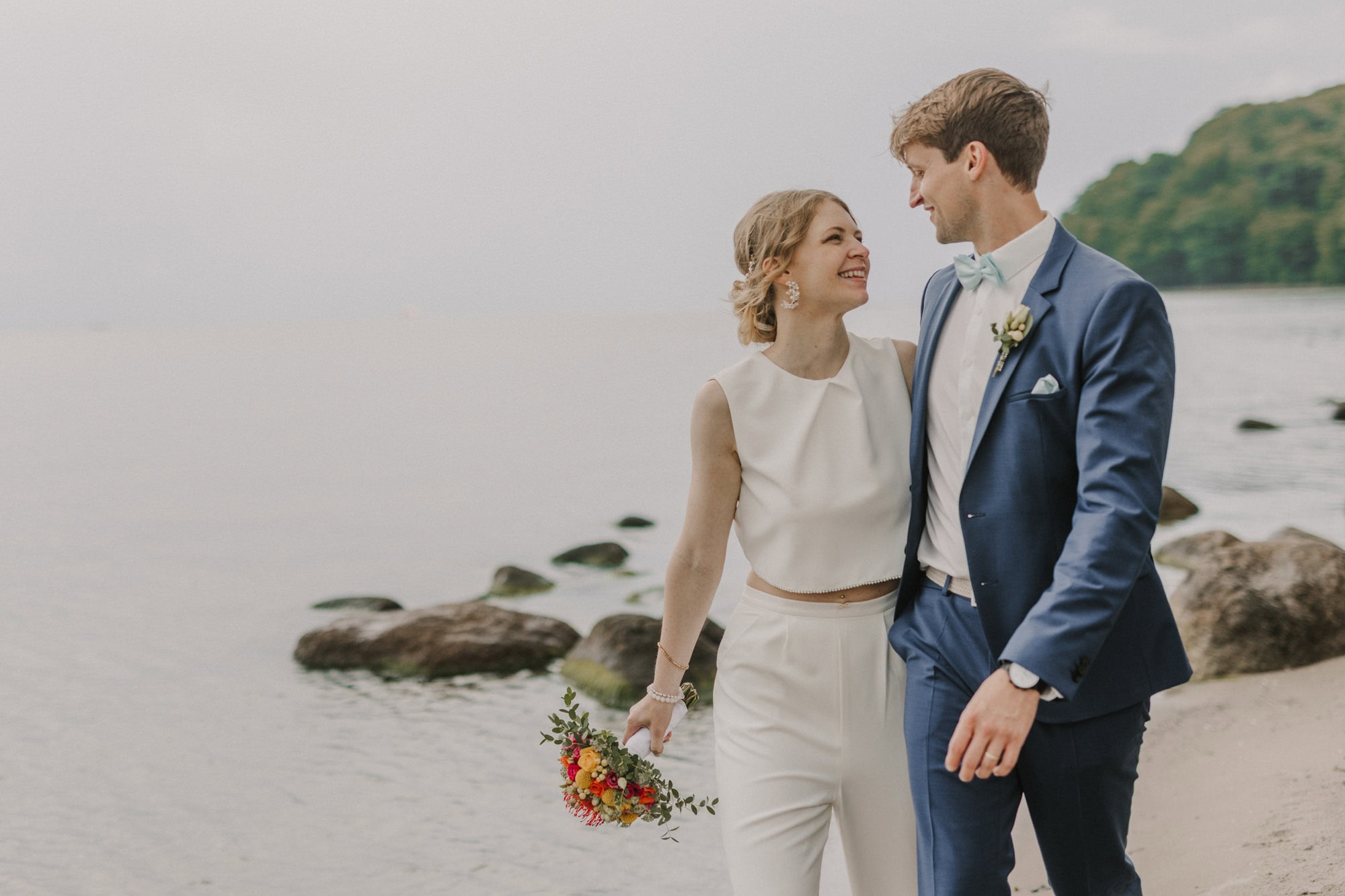 hochzeitsfotograf ruegen, hochzeitsfotografin ruegen, hochzeitsbilder ruegen, hochzeitsfotos ruegen, hochzeitsfotograf binz, hochzeitsfotografin binz, hochzeitsfotos binz, hochzeitsbilder binz, stranhochzeit ruegen, strandhochzeit binz, heiraten an der ostsee, müther turm, besondere hochzeitsfotos, trauung am meer