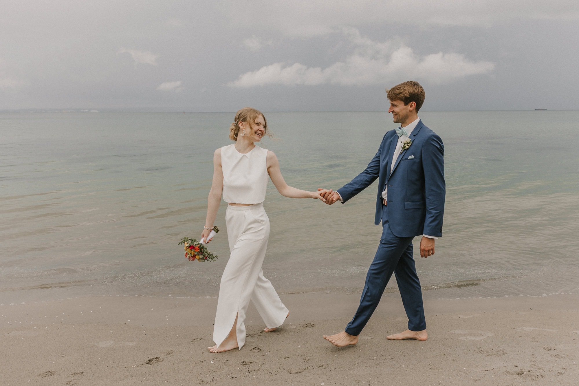 hochzeitsfotograf ruegen, hochzeitsfotografin ruegen, hochzeitsbilder ruegen, hochzeitsfotos ruegen, hochzeitsfotograf binz, hochzeitsfotografin binz, hochzeitsfotos binz, hochzeitsbilder binz, stranhochzeit ruegen, strandhochzeit binz, heiraten an der ostsee, müther turm, besondere hochzeitsfotos, trauung am meer