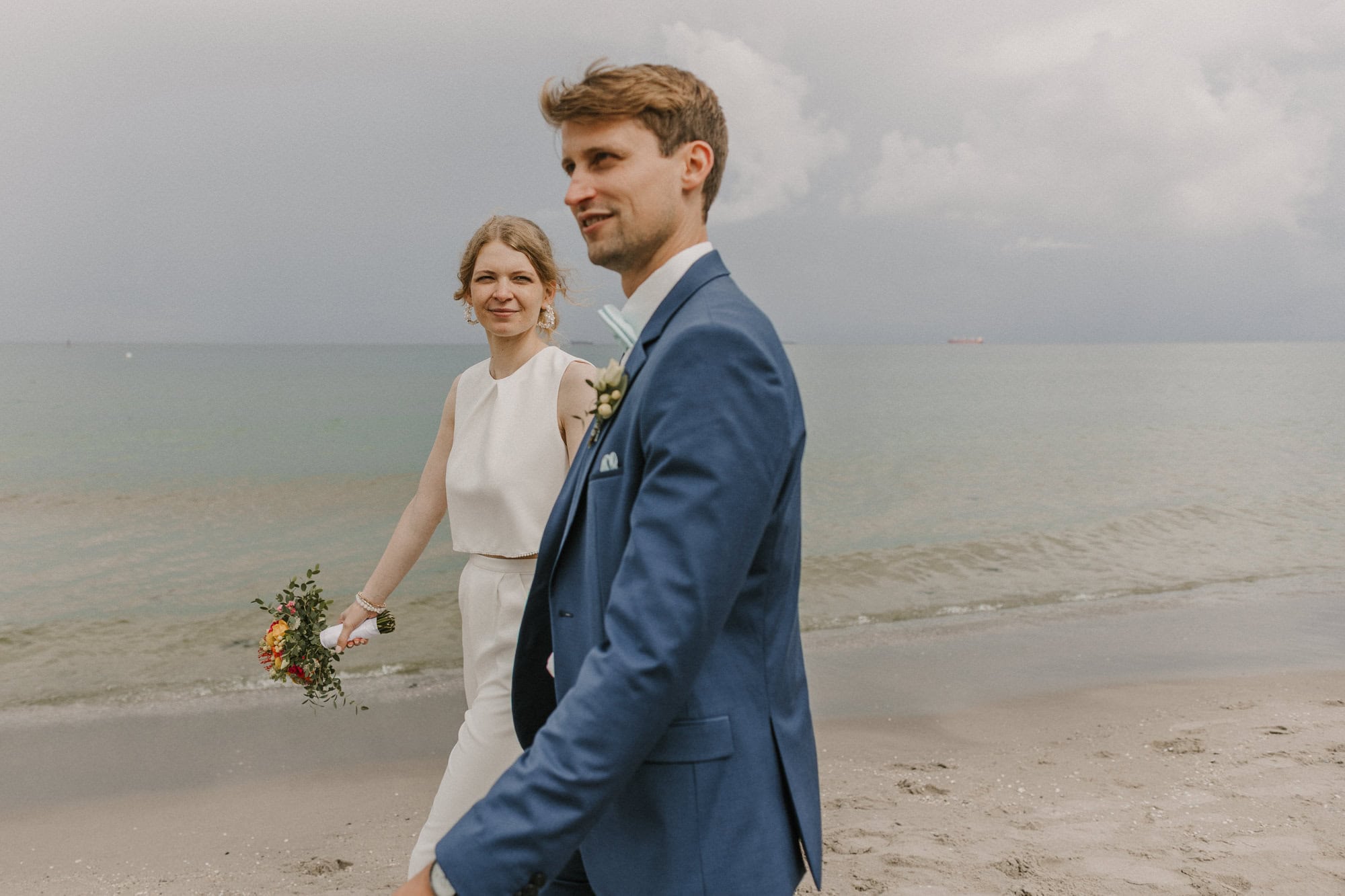 hochzeitsfotograf ruegen, hochzeitsfotografin ruegen, hochzeitsbilder ruegen, hochzeitsfotos ruegen, hochzeitsfotograf binz, hochzeitsfotografin binz, hochzeitsfotos binz, hochzeitsbilder binz, stranhochzeit ruegen, strandhochzeit binz, heiraten an der ostsee, müther turm, besondere hochzeitsfotos, trauung am meer