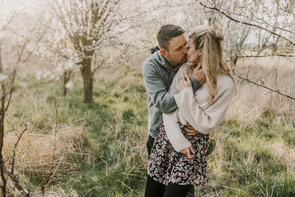 Paarfotos Rostock, Paerchenfotos Rostock, Paarfotograf Rostock, romantische Paarbilder Rostock, Pärchenfotos Strand, Babybauchfotos mit Partner, Gutschein für ein Paarshooting Rostock, Paarshooting Strand, Fotoshooting Paare Rostock; Fotoshooting Paare Hamburg, Fotoshooting Paare MV