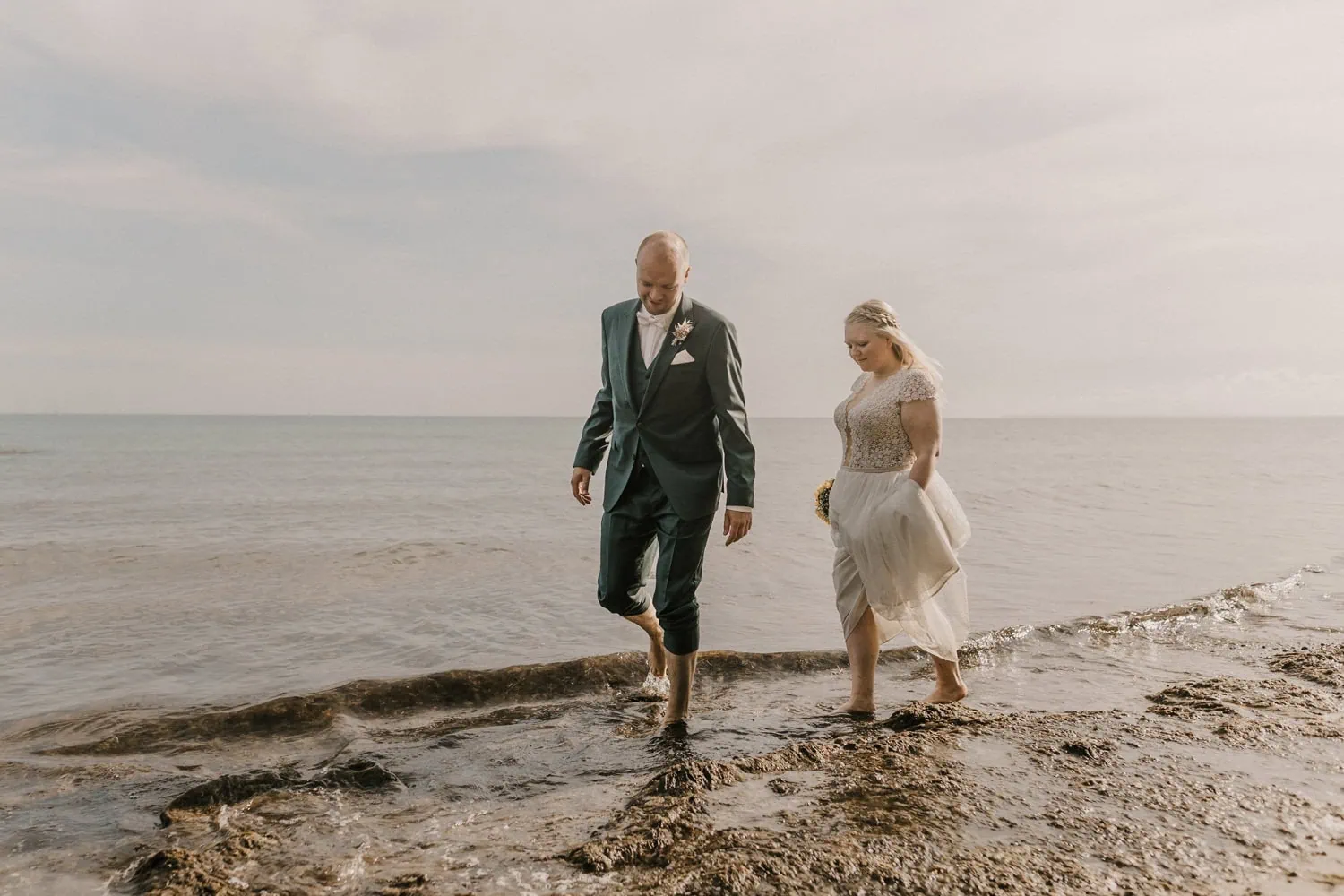 Hochzeitsfotos Zingst, Hochzeitsfotograf Zingst, Ahrenshoop, Hochzeitsfotograf Ahrenshoop, Hochzeitsfotograf Fischland Darß, Wieck, Prerow, Hochzeit Fotos Zingst, Hochzeitsfotografin Zingst, hochwertig, Rostock, Ostsee, Strand, Mecklenburg Vorpommern, Hochzeitsfotografie Zingst, Hochzeitsbilder Zingst fotograf hochzeit zingst, fotograf hochzeit zingst, fotograf fischland darß , hochzeitsfotografin ostsee, Brautpaarfotos,, heiraten in MV, an der Ostsee heiraten, heiraten Grand hotel Ahrenshoop
