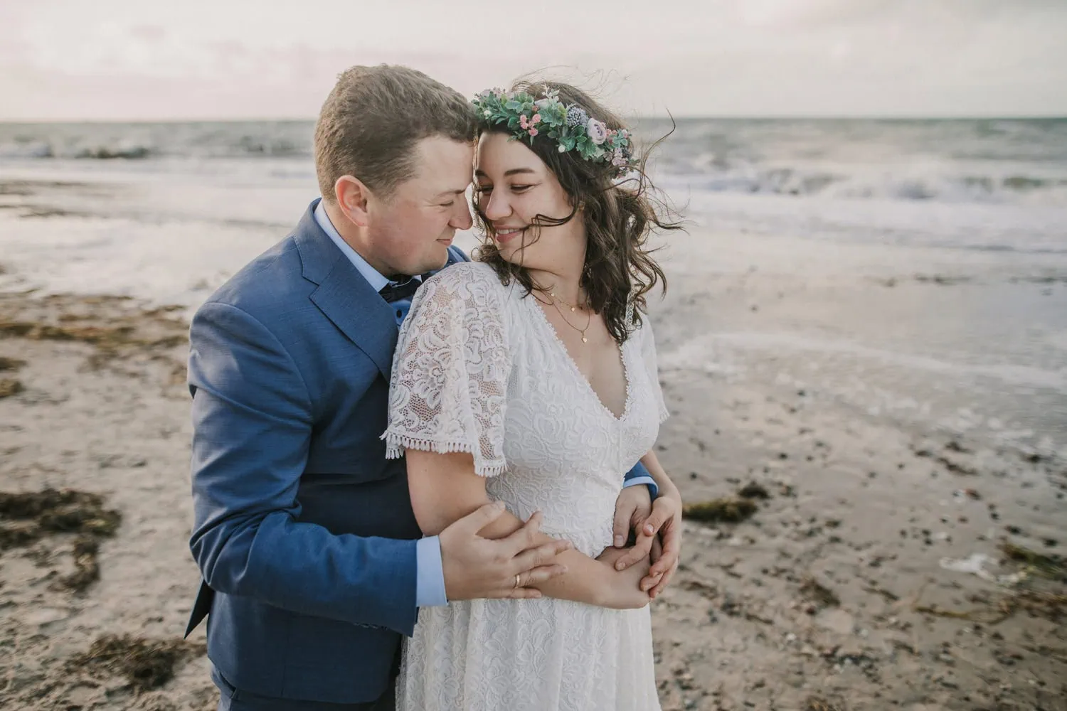 Hochzeitsfotos Zingst, Hochzeitsfotograf Zingst, Ahrenshoop, Hochzeitsfotograf Ahrenshoop, Hochzeitsfotograf Fischland Darß, Wieck, Prerow, Hochzeit Fotos Zingst, Hochzeitsfotografin Zingst, hochwertig, Rostock, Ostsee, Strand, Mecklenburg Vorpommern, Hochzeitsfotografie Zingst, Hochzeitsbilder Zingst fotograf hochzeit zingst, fotograf hochzeit zingst, fotograf fischland darß , hochzeitsfotografin ostsee, Brautpaarfotos,, heiraten in MV, an der Ostsee heiraten, heiraten Grand hotel Ahrenshoop