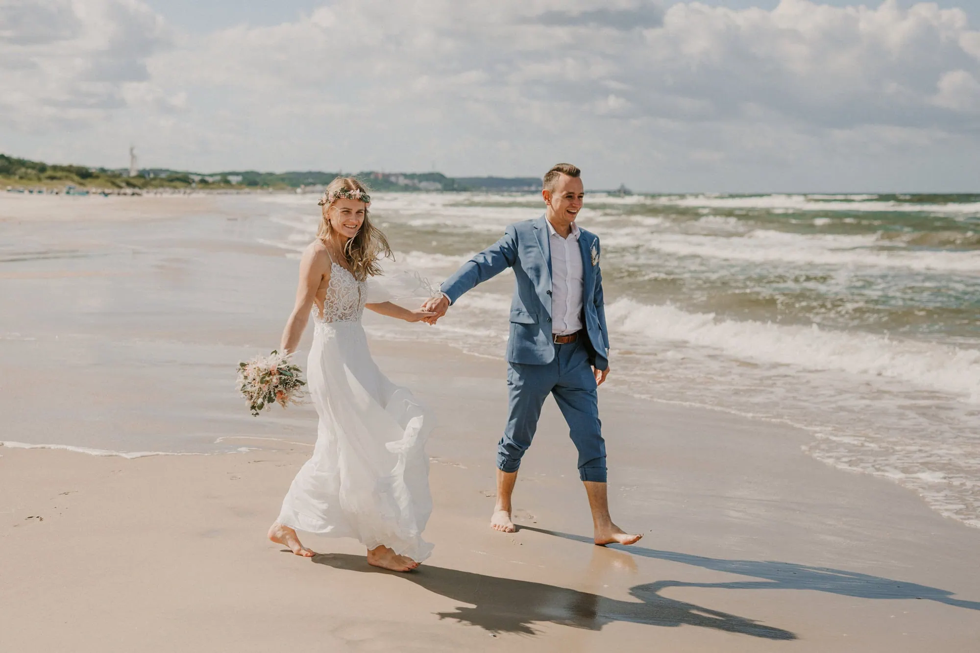 Hochzeitsfotos Zingst, Hochzeitsfotograf Zingst, Ahrenshoop, Hochzeitsfotograf Ahrenshoop, Hochzeitsfotograf Fischland Darß, Wieck, Prerow, Hochzeit Fotos Zingst, Hochzeitsfotografin Zingst, hochwertig, Rostock, Ostsee, Strand, Mecklenburg Vorpommern, Hochzeitsfotografie Zingst, Hochzeitsbilder Zingst fotograf hochzeit zingst, fotograf hochzeit zingst, fotograf fischland darß , hochzeitsfotografin ostsee, Brautpaarfotos,, heiraten in MV, an der Ostsee heiraten, heiraten Grand hotel Ahrenshoop