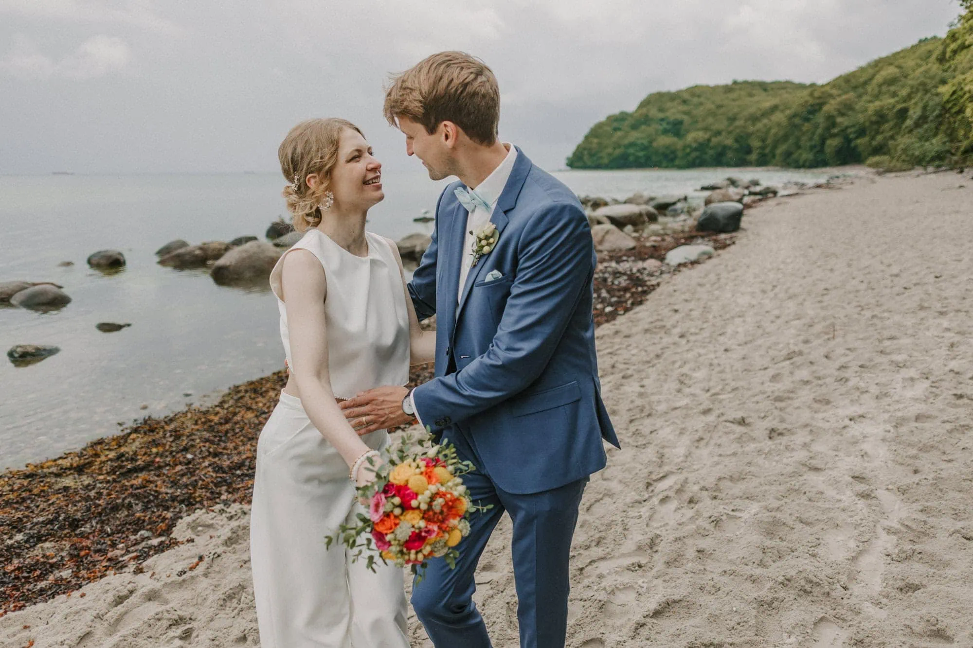Hochzeitsfotos Zingst, Hochzeitsfotograf Zingst, Ahrenshoop, Hochzeitsfotograf Ahrenshoop, Hochzeitsfotograf Fischland Darß, Wieck, Prerow, Hochzeit Fotos Zingst, Hochzeitsfotografin Zingst, hochwertig, Rostock, Ostsee, Strand, Mecklenburg Vorpommern, Hochzeitsfotografie Zingst, Hochzeitsbilder Zingst fotograf hochzeit zingst, fotograf hochzeit zingst, fotograf fischland darß , hochzeitsfotografin ostsee, Brautpaarfotos,, heiraten in MV, an der Ostsee heiraten, heiraten Grand hotel Ahrenshoop