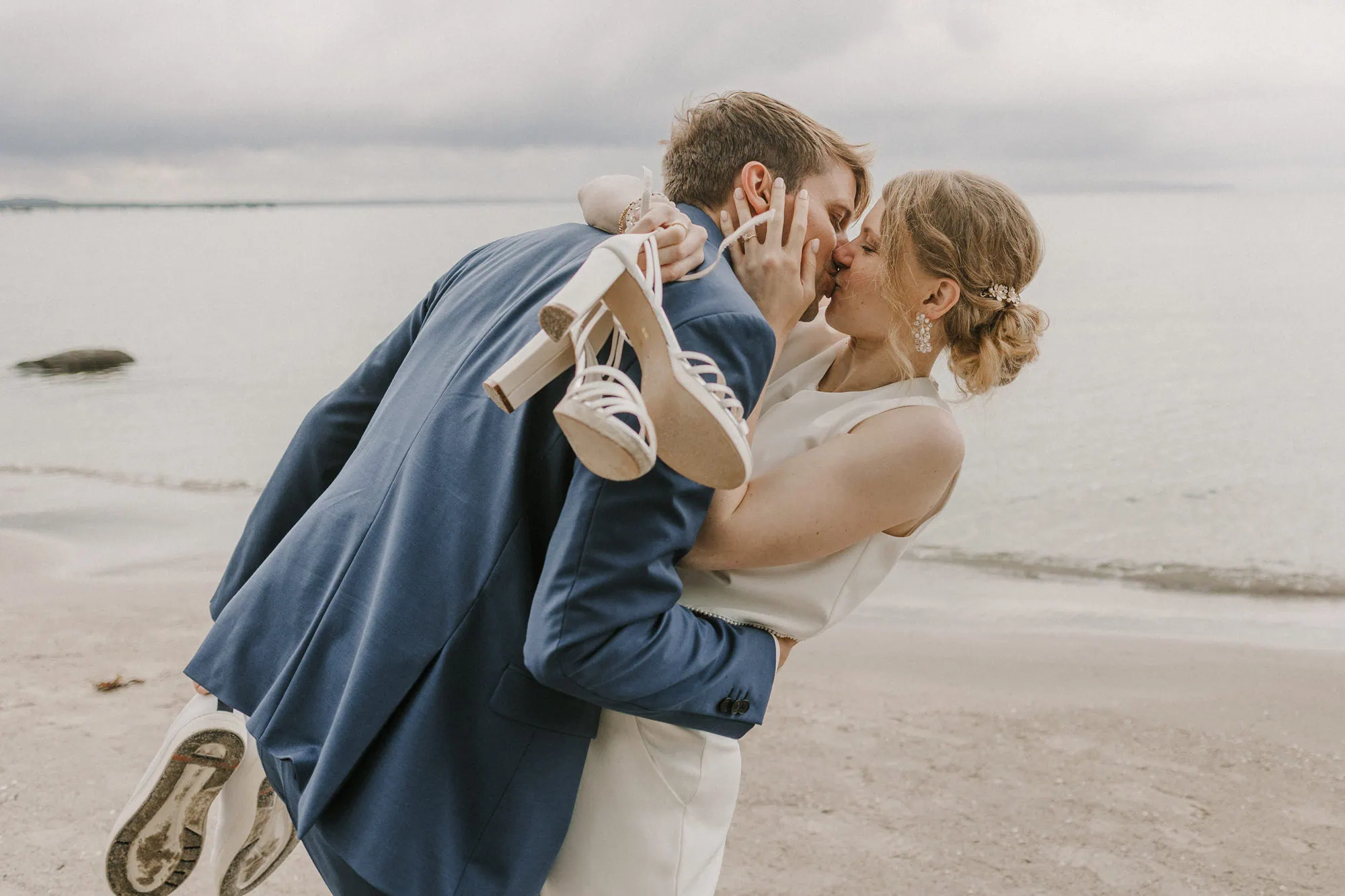 Hochzeitsfotos Zingst, Hochzeitsfotograf Zingst, Ahrenshoop, Hochzeitsfotograf Ahrenshoop, Hochzeitsfotograf Fischland Darß, Wieck, Prerow, Hochzeit Fotos Zingst, Hochzeitsfotografin Zingst, hochwertig, Rostock, Ostsee, Strand, Mecklenburg Vorpommern, Hochzeitsfotografie Zingst, Hochzeitsbilder Zingst fotograf hochzeit zingst, fotograf hochzeit zingst, fotograf fischland darß , hochzeitsfotografin ostsee, Brautpaarfotos,, heiraten in MV, an der Ostsee heiraten, heiraten Grand hotel Ahrenshoop