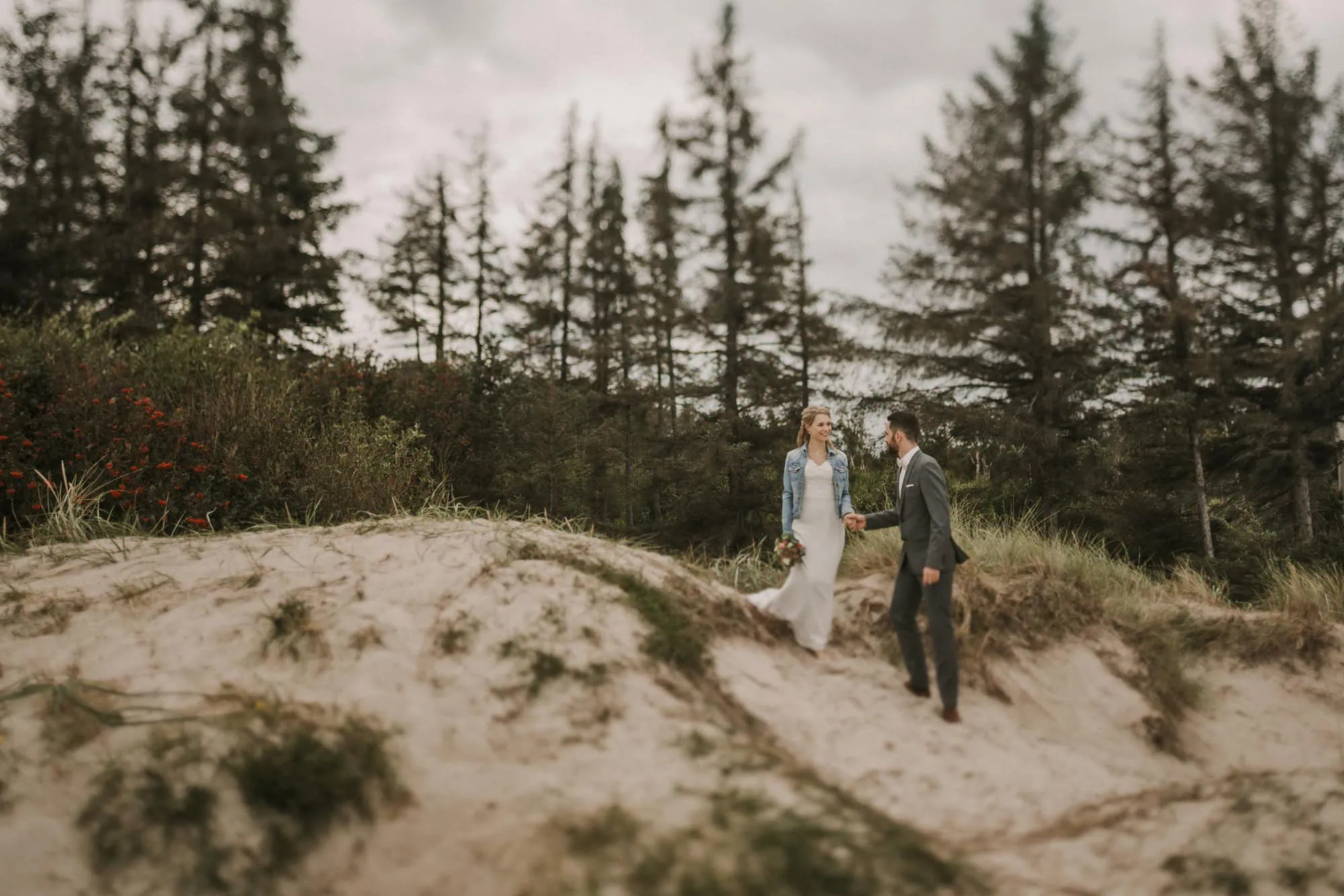 Hochzeitsfotos Zingst, Hochzeitsfotograf Zingst, Ahrenshoop, Hochzeitsfotograf Ahrenshoop, Hochzeitsfotograf Fischland Darß, Wieck, Prerow, Hochzeit Fotos Zingst, Hochzeitsfotografin Zingst, hochwertig, Rostock, Ostsee, Strand, Mecklenburg Vorpommern, Hochzeitsfotografie Zingst, Hochzeitsbilder Zingst fotograf hochzeit zingst, fotograf hochzeit zingst, fotograf fischland darß , hochzeitsfotografin ostsee, Brautpaarfotos,, heiraten in MV, an der Ostsee heiraten, heiraten Grand hotel Ahrenshoop