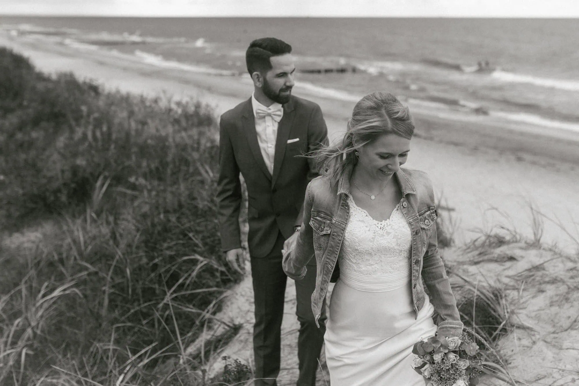 Hochzeitsfotos Zingst, Hochzeitsfotograf Zingst, Ahrenshoop, Hochzeitsfotograf Ahrenshoop, Hochzeitsfotograf Fischland Darß, Wieck, Prerow, Hochzeit Fotos Zingst, Hochzeitsfotografin Zingst, hochwertig, Rostock, Ostsee, Strand, Mecklenburg Vorpommern, Hochzeitsfotografie Zingst, Hochzeitsbilder Zingst fotograf hochzeit zingst, fotograf hochzeit zingst, fotograf fischland darß , hochzeitsfotografin ostsee, Brautpaarfotos,, heiraten in MV, an der Ostsee heiraten, heiraten Grand hotel Ahrenshoop