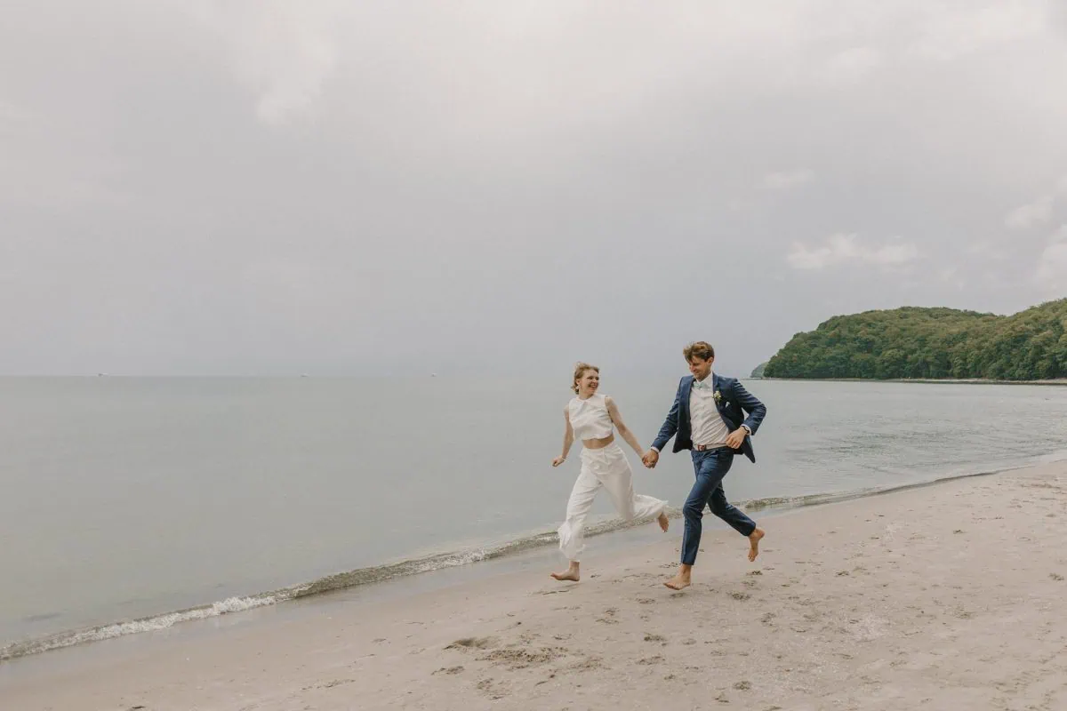 Hochzeitsfotos Ruegen, Hochzeitsfotograf Binz, Kap Arkona, Hochzeitsfotograf Sellin, Hochzeitsfotograf Goehren, Putbus, Hochzeit Fotos Ruegen, Hochzeitsfotograf Ruegen, Hochzeitsfotografin Ruegen, hochwertig, Rostock, Ostsee, Strand, Mecklenburg Vorpommern, Hochzeitsfotografie Ruegen, Hochzeitsbilder Ruegen, fotograf hochzeit binz, fotograf hochzeit ruegen, fotograf ruegen , hochzeitsfotografin ostsee, Brautpaarfotos,, heiraten in MV, an der Ostsee heiraten, heiraten muether Turm