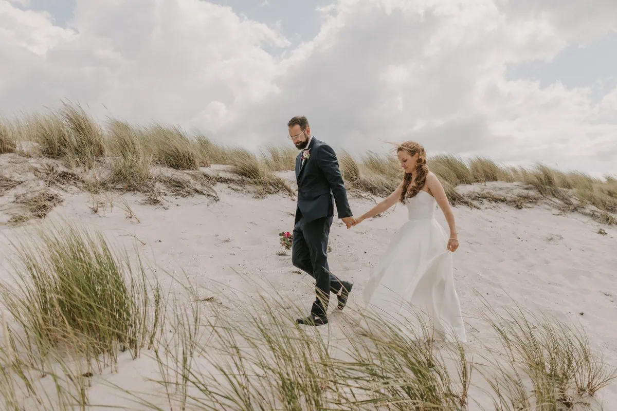 Hochzeitspaar an der Ostsee fotografiert von der Hochzeitsfotografin Anke Schmidt